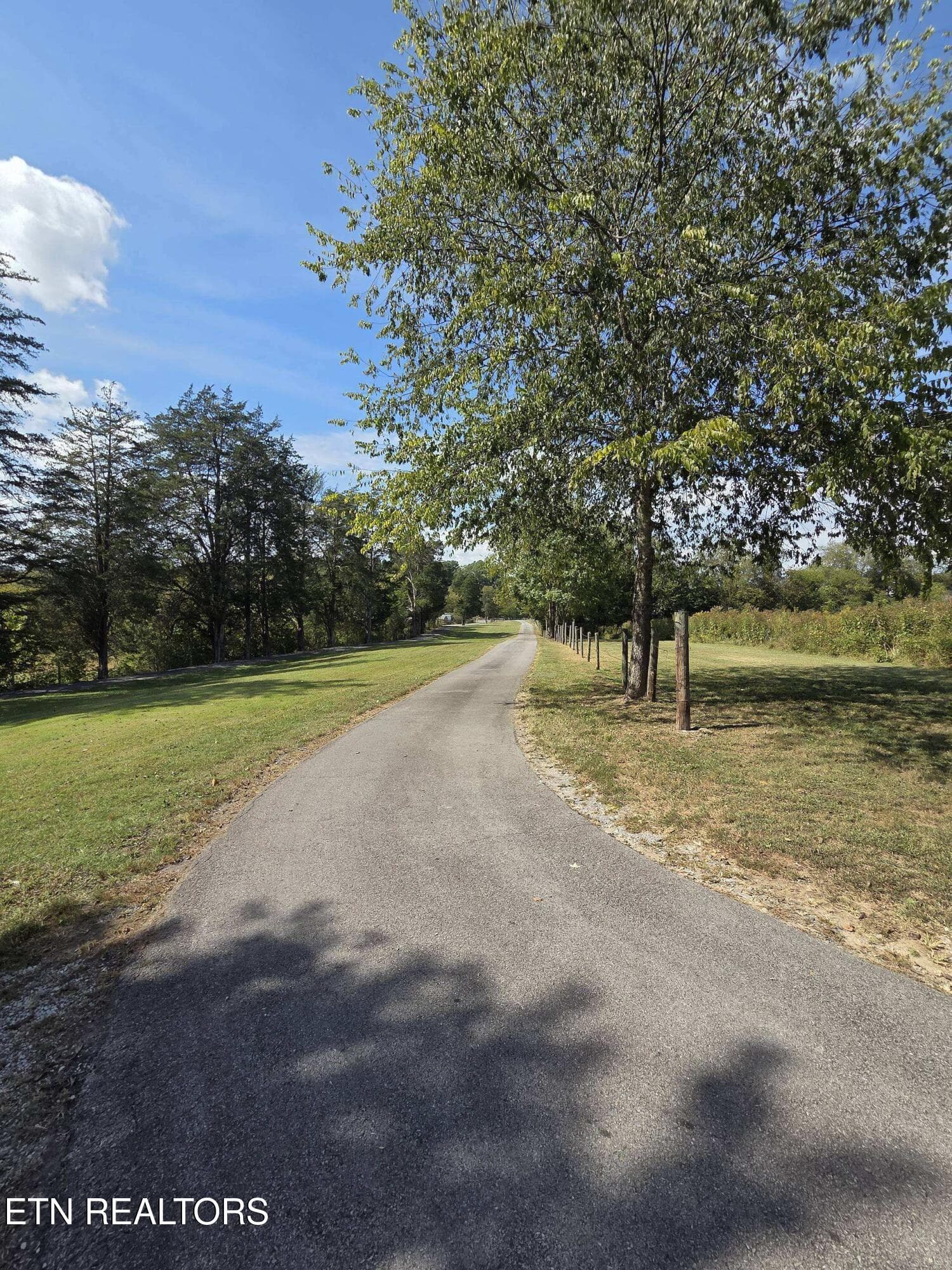 7d0e1795-ef85-4ddd-9c0f-6ef4c24aaac9 - 572 Mountain Rd, Clinton, TN 37716, Clinton