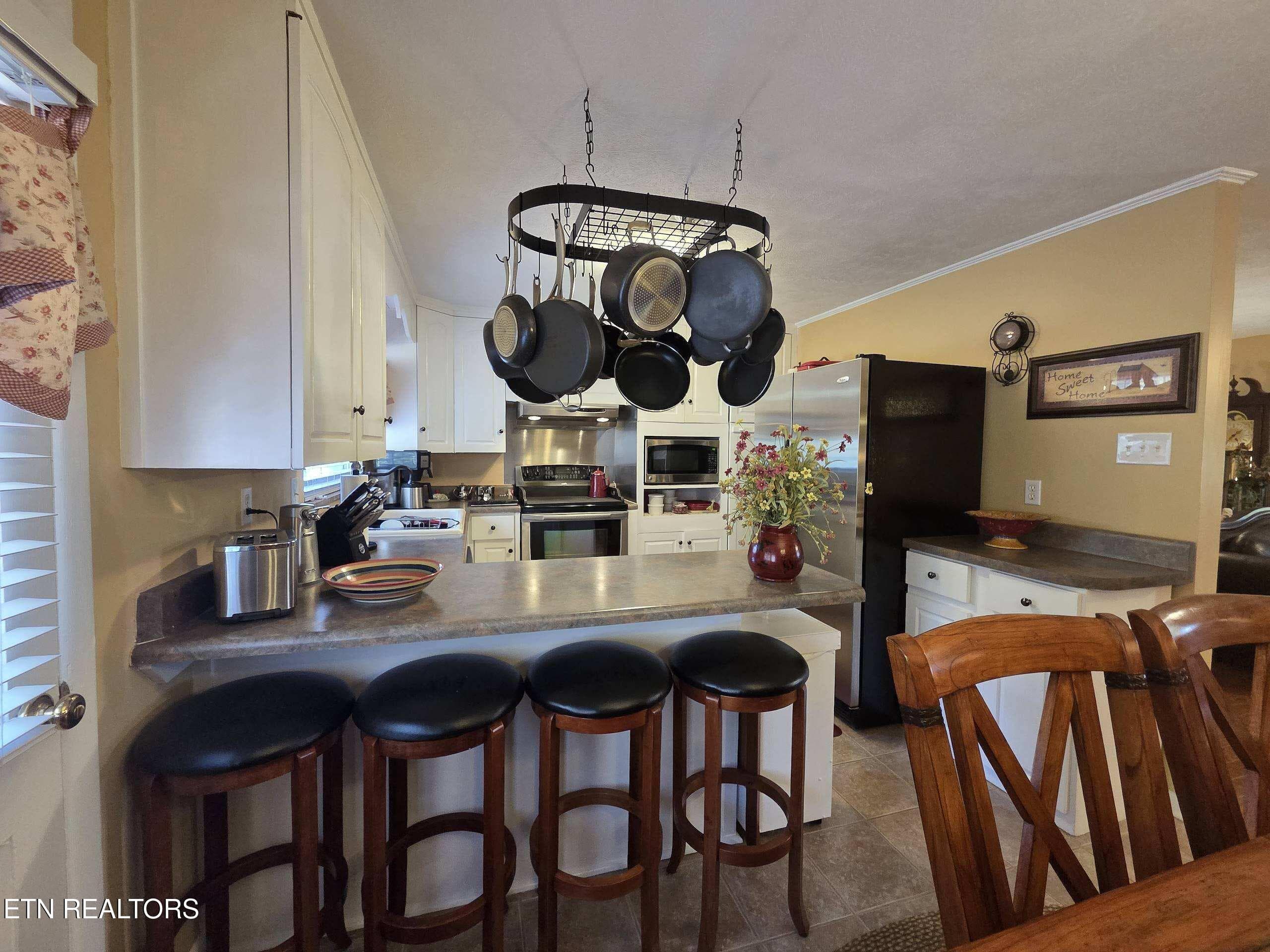 kitchen - 572 Mountain Rd, Clinton, TN 37716, Clinton