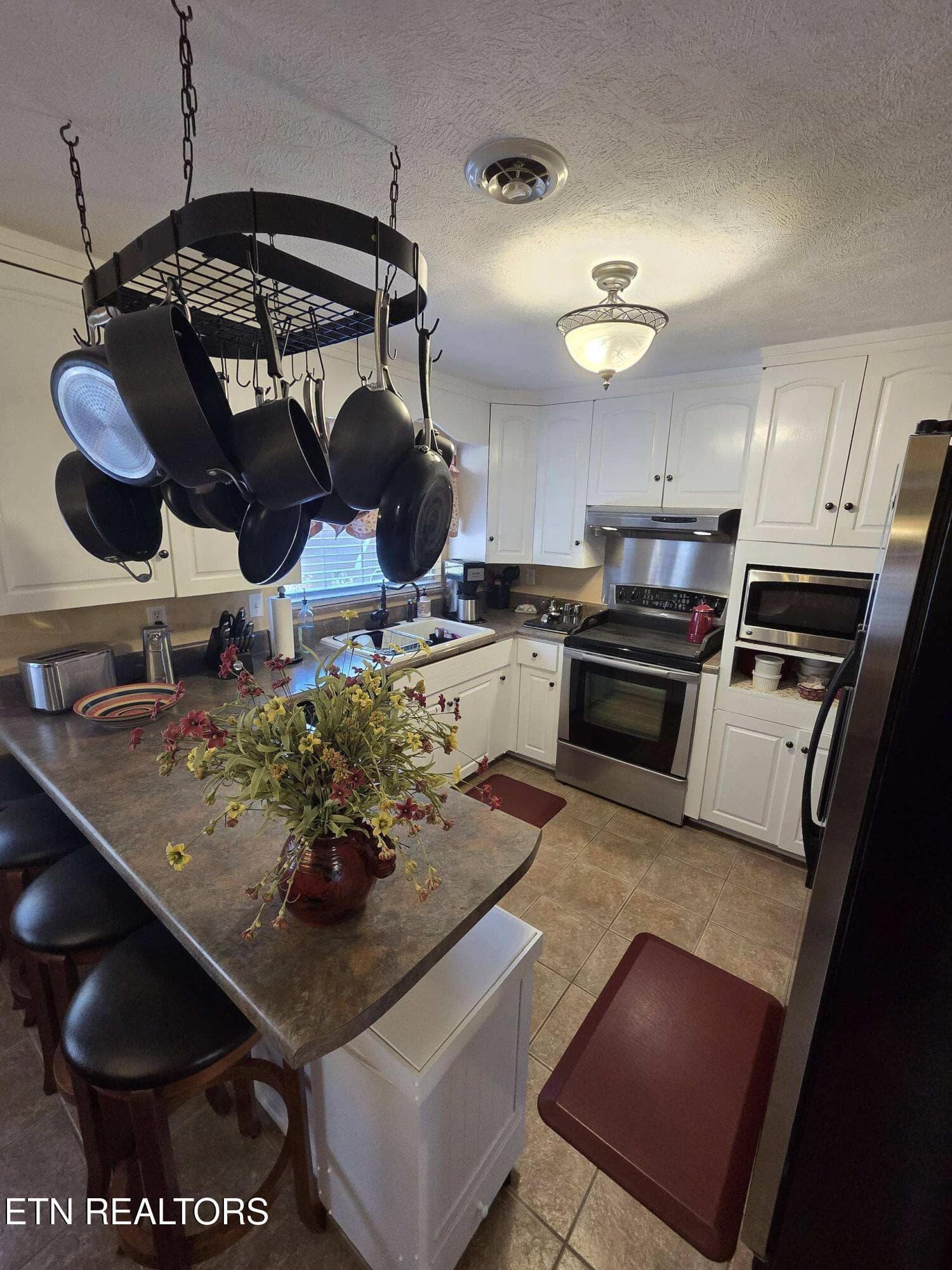 kitchen - 572 Mountain Rd, Clinton, TN 37716, Clinton