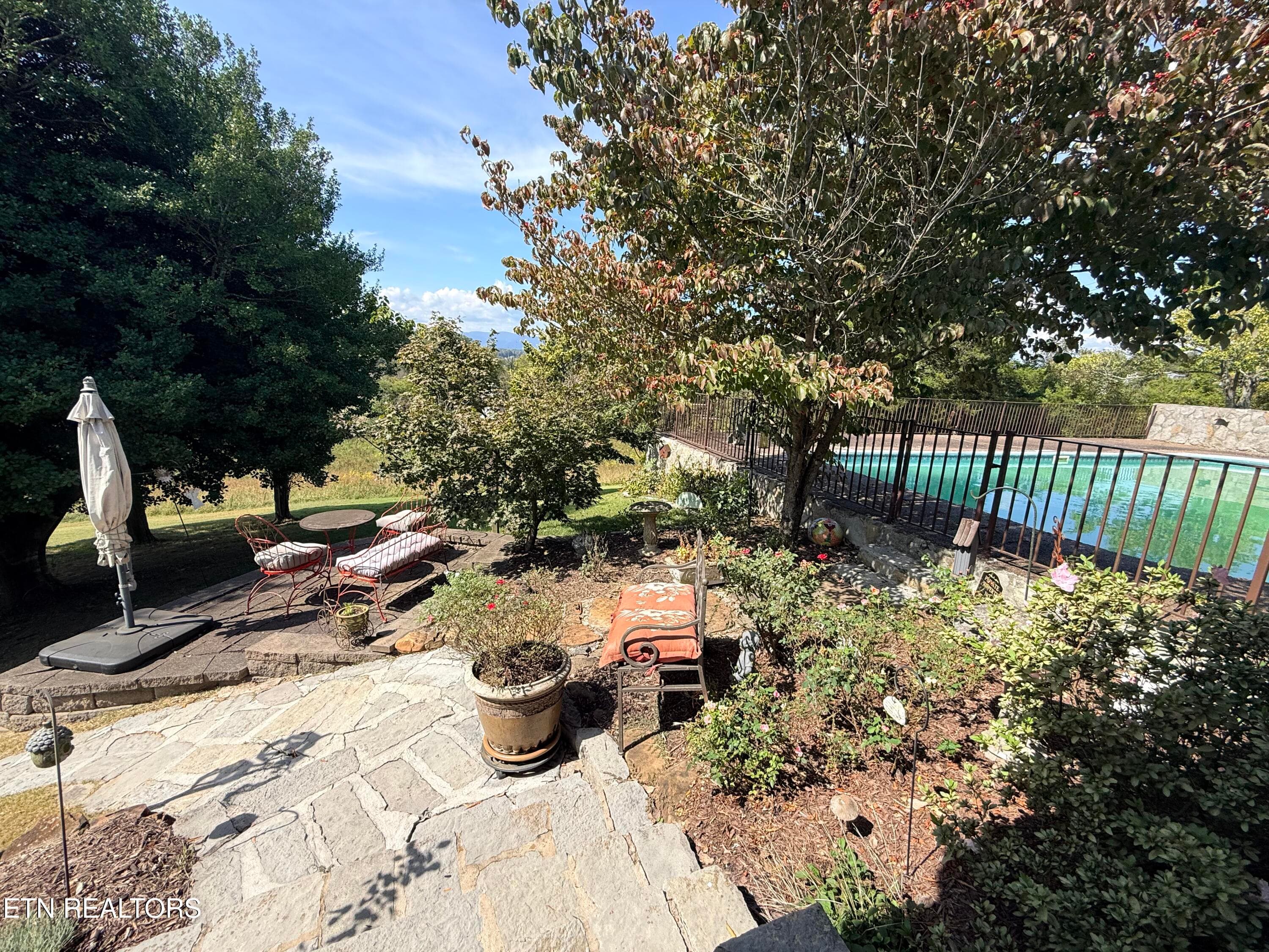 front patio - 572 Mountain Rd, Clinton, TN 37716, Clinton