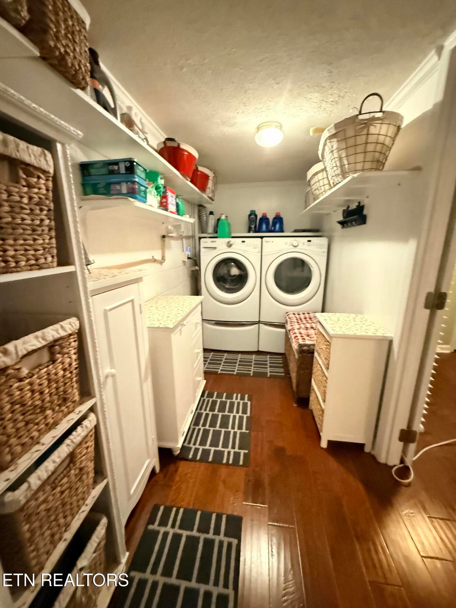 laundry - 572 Mountain Rd, Clinton, TN 37716, Clinton