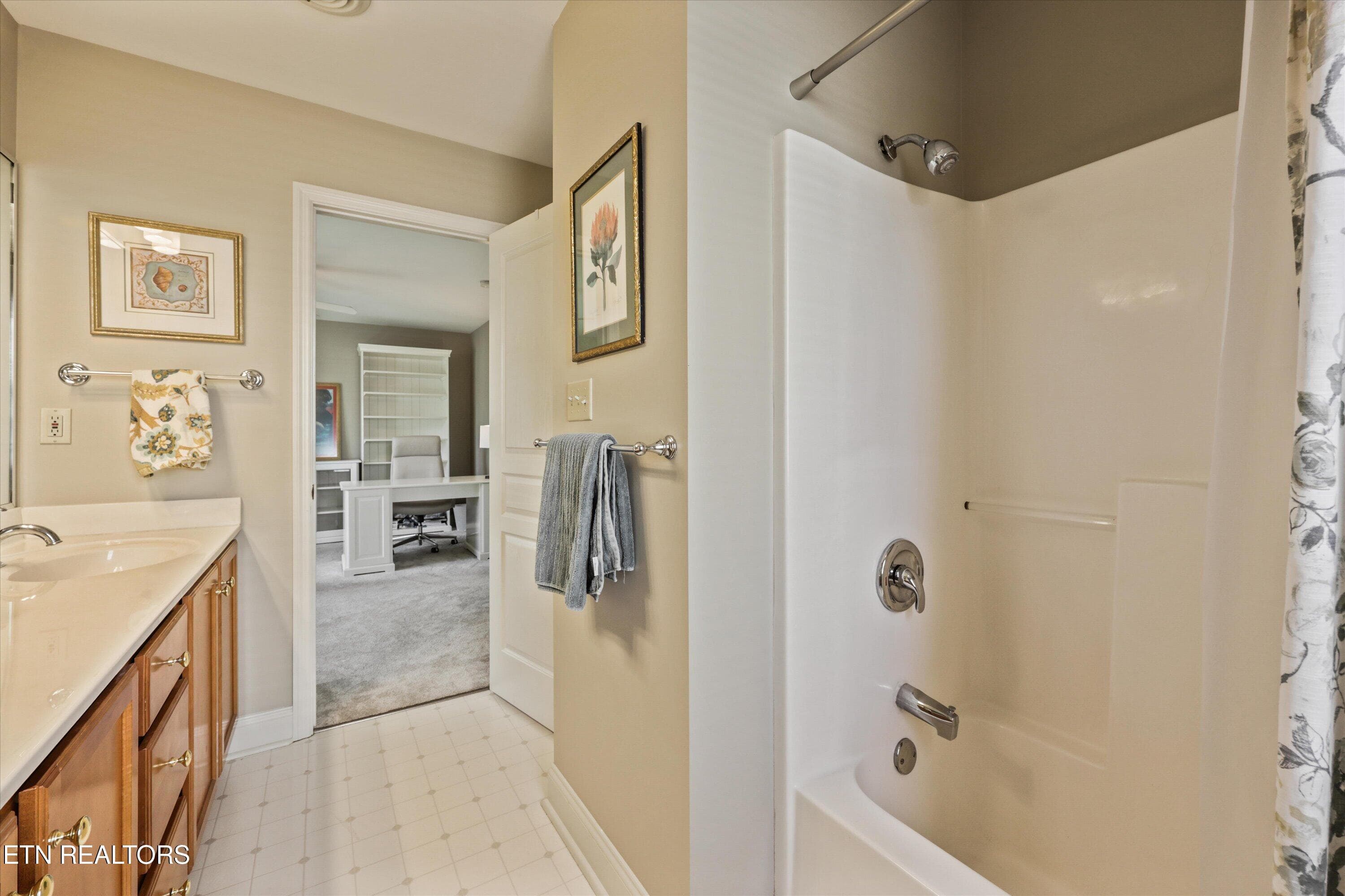 Full Bath - 11504 Kimball Lane, Knoxville, TN 37934, Knoxville