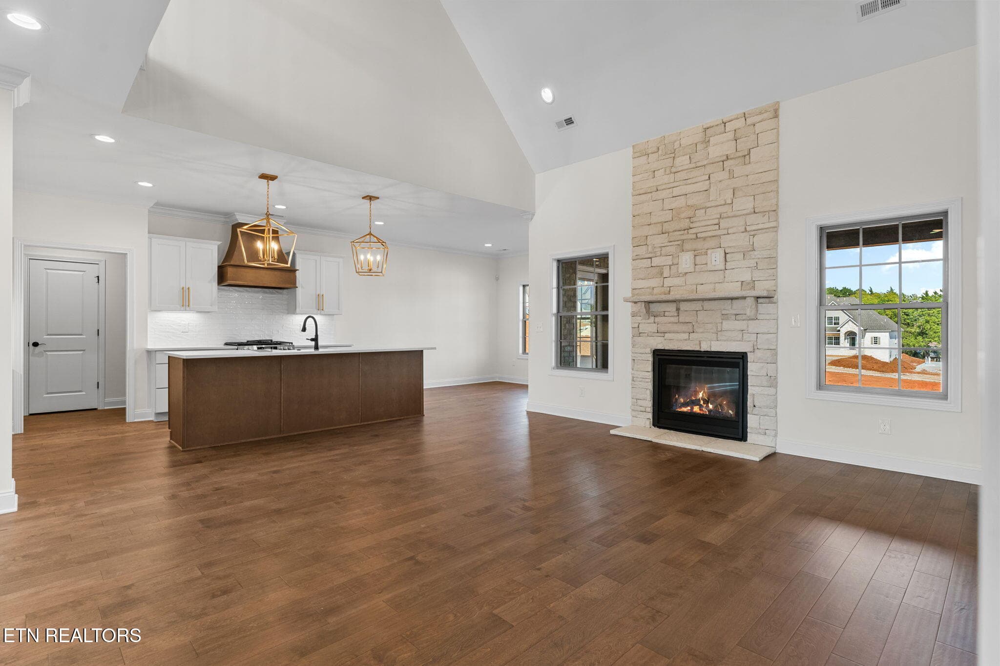 Stone fireplace - 332 Rugby Manor Ln, Knoxville, TN 37923, Knoxville