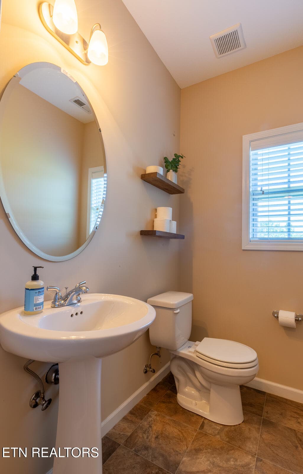 powder bath - 7528 Dupree Rd, Knoxville, TN 37920, Knoxville