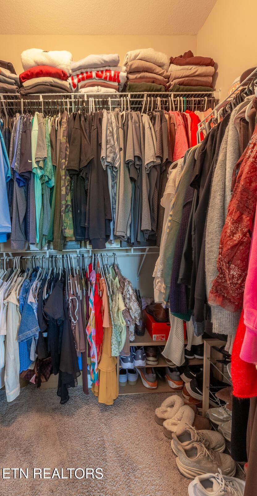 master walk-in closet - 7528 Dupree Rd, Knoxville, TN 37920, Knoxville