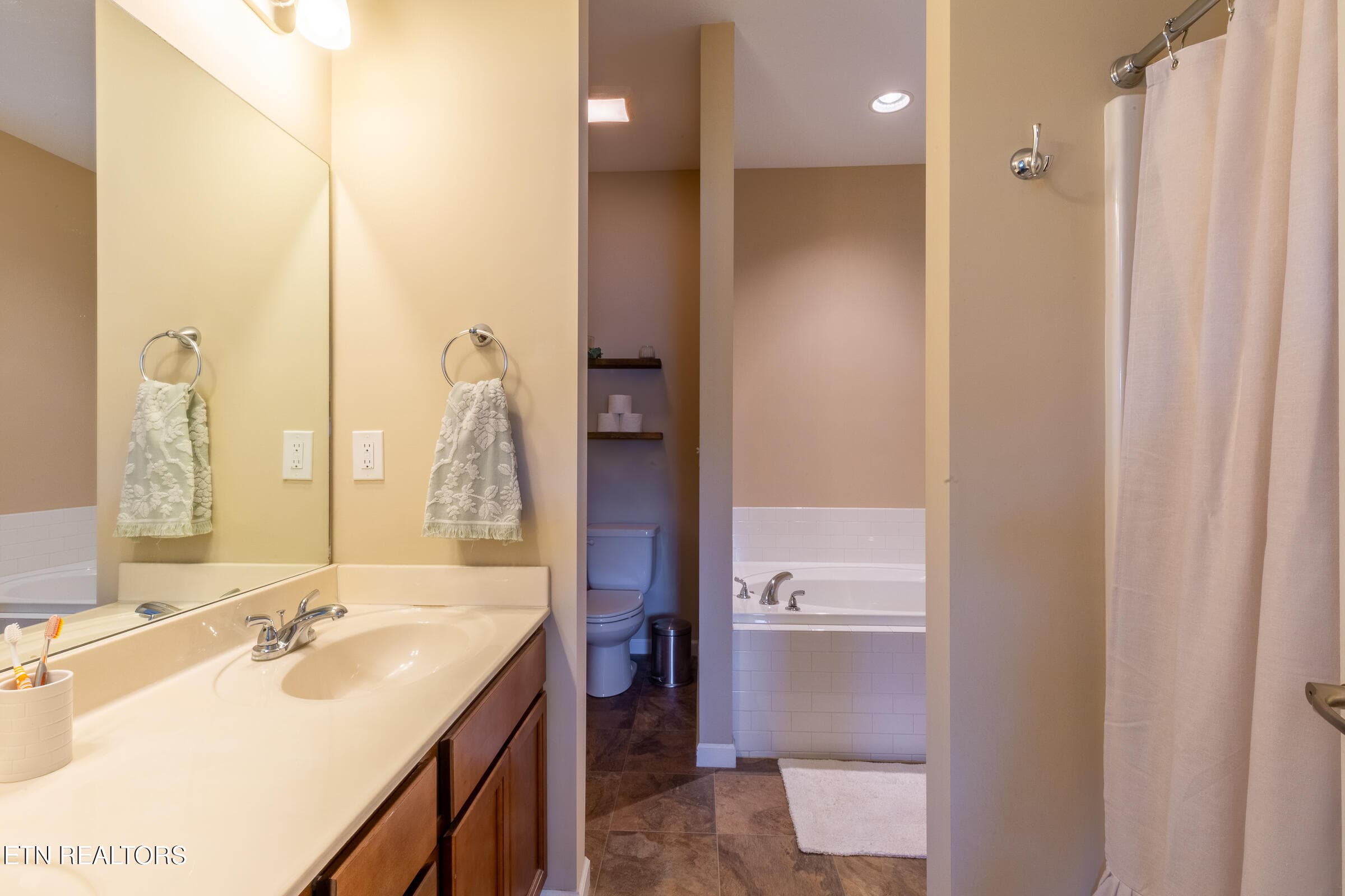 master bath - 7528 Dupree Rd, Knoxville, TN 37920, Knoxville