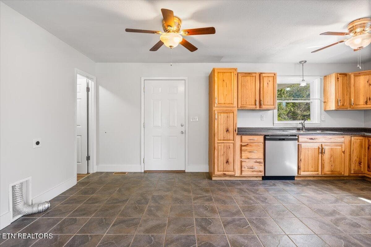 18-234 College Park Dr - 234 College Park Rd, LaFollette, TN 37766, LaFollette
