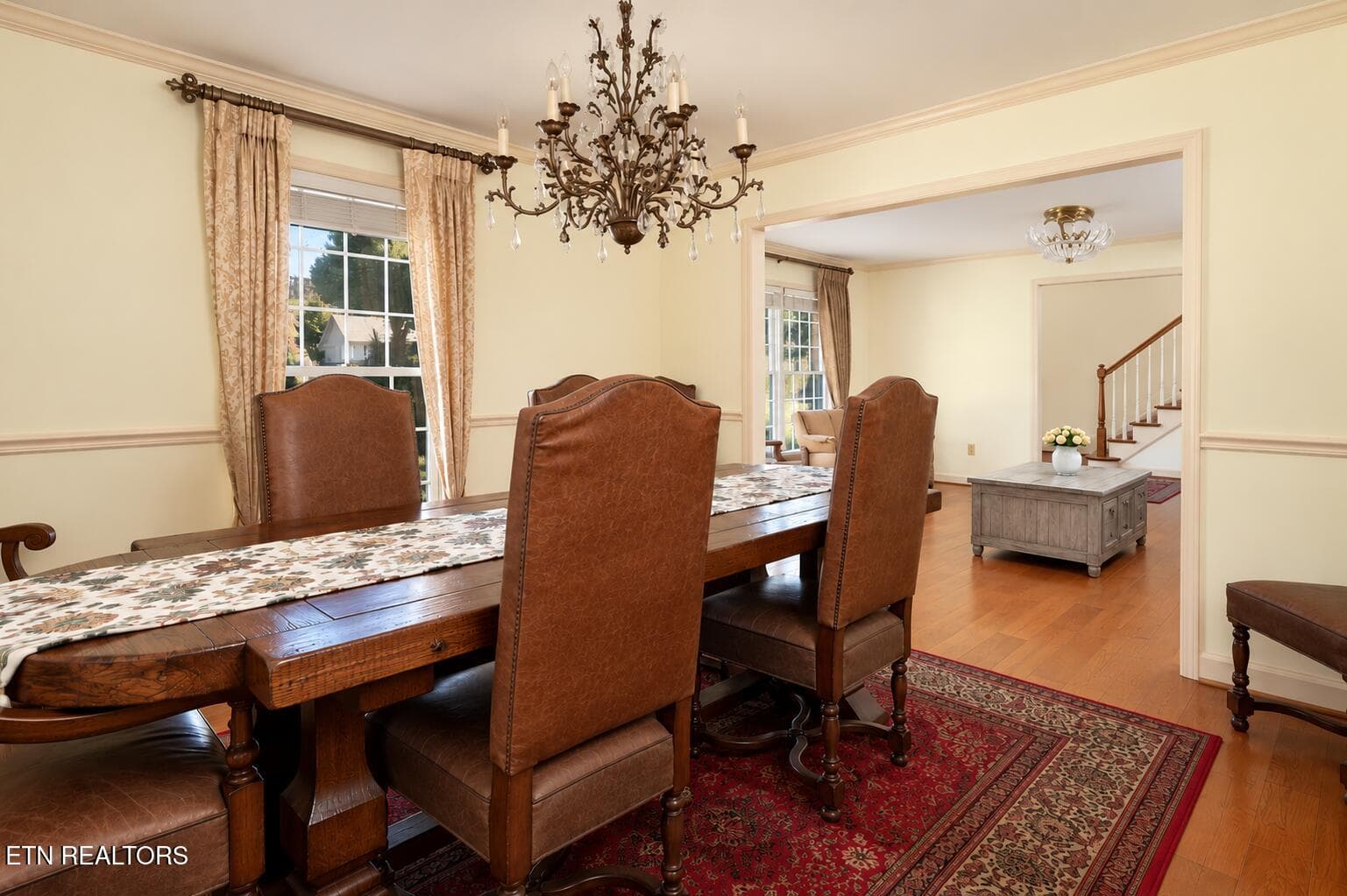Traditional Dining Room with Crystal Lig - 902 Columbine Lea, Sevierville, TN 37862, Sevierville