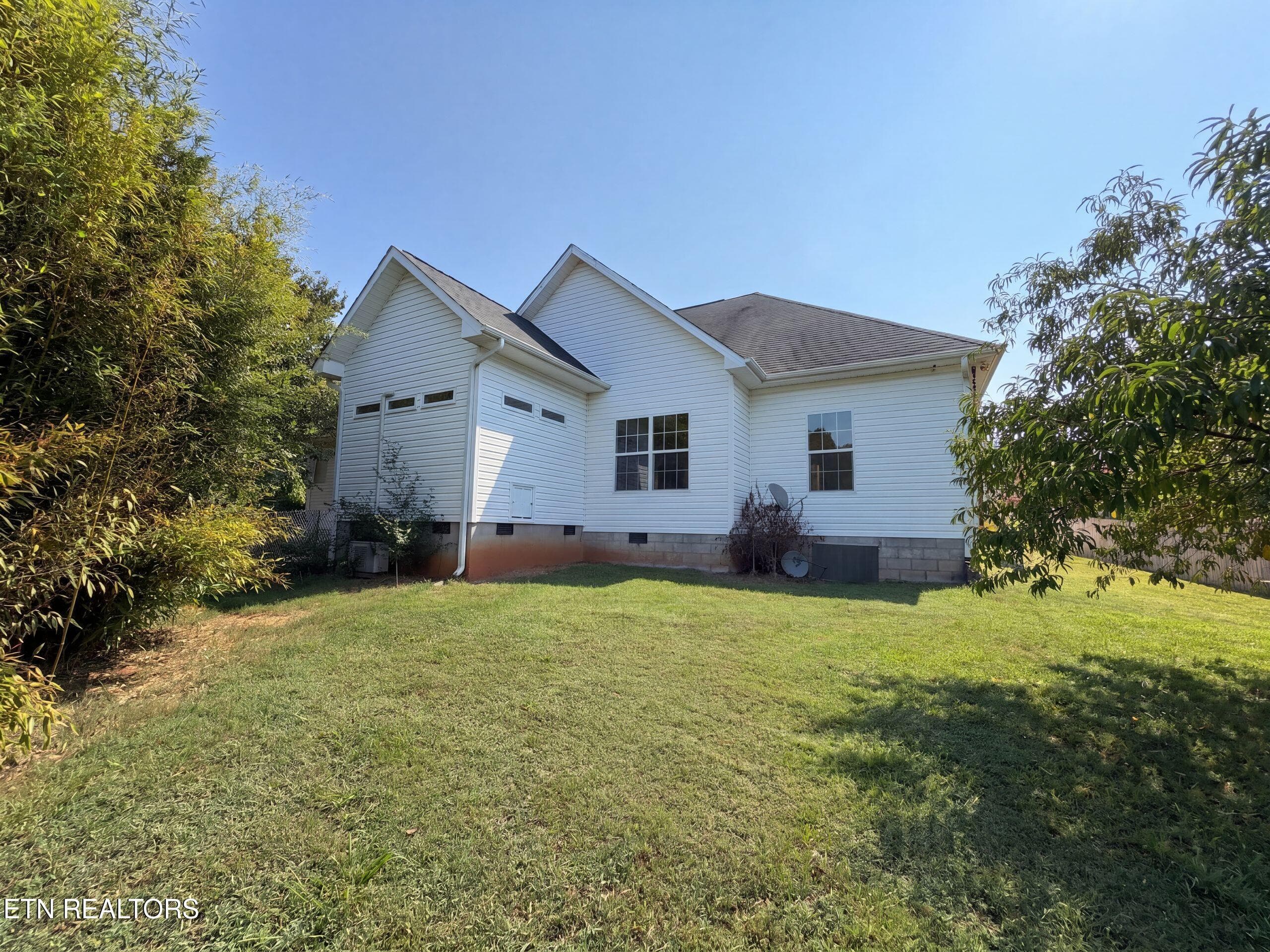 listing_38 - 2433 Misty Ridge Drive, Lenoir City, TN 37772, Lenoir City