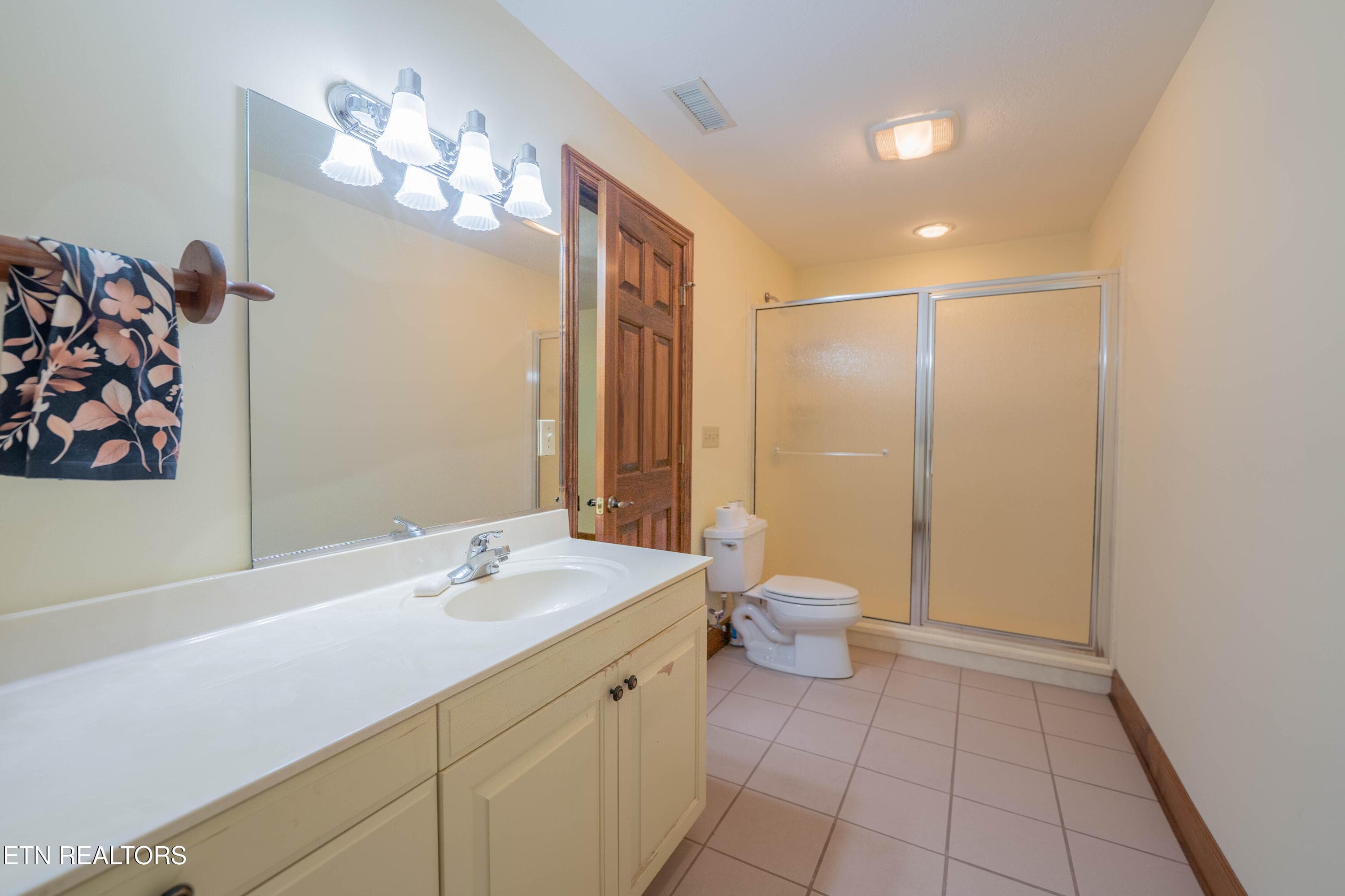 2nd Full Bathroom 306 Teague Lane - 306 & 310 Teague Lane, Sevierville, TN 37862, Sevierville