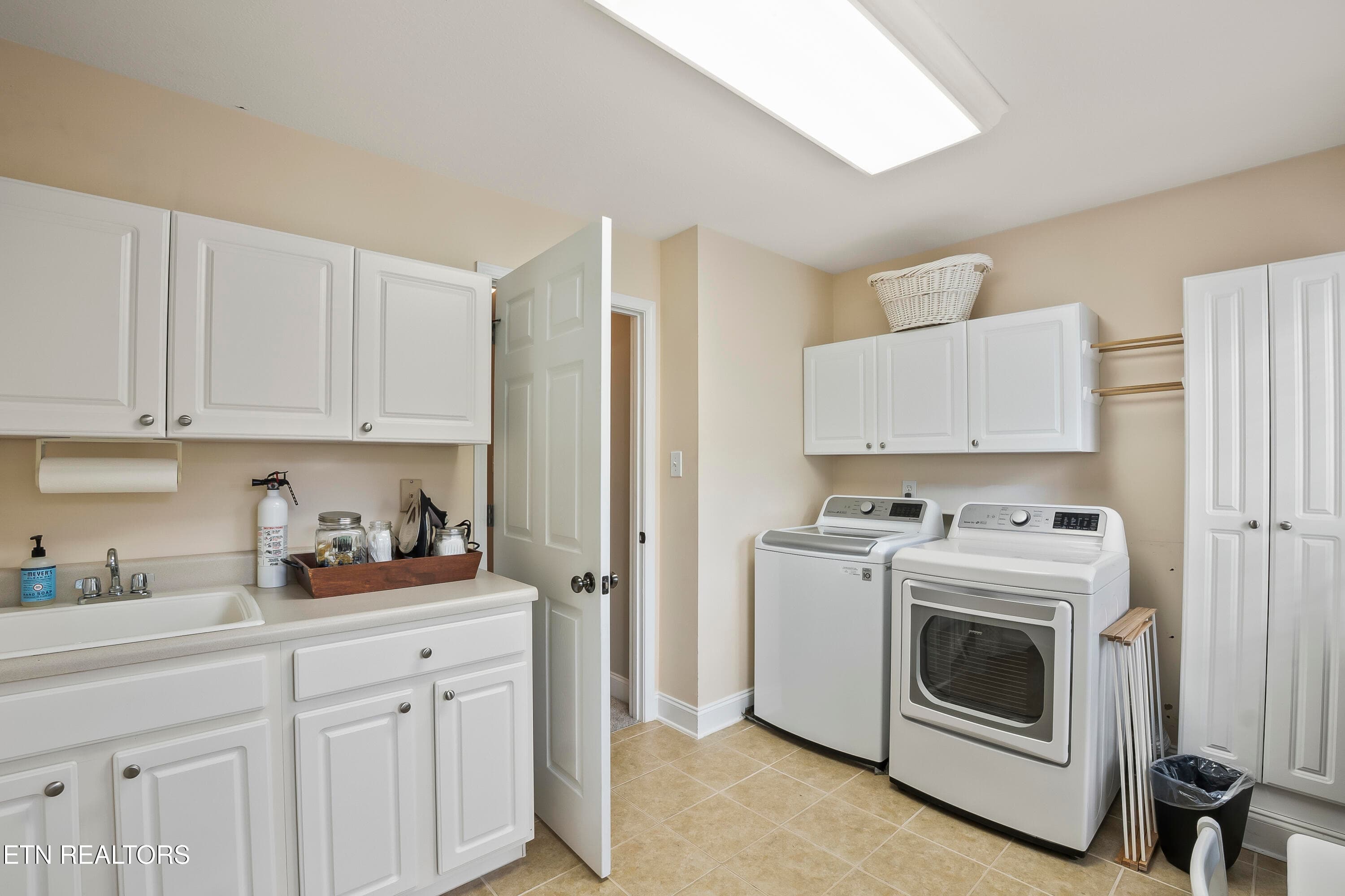 Laundry Room - 12715 Pepperwood Lane, Knoxville, TN 37934, Knoxville