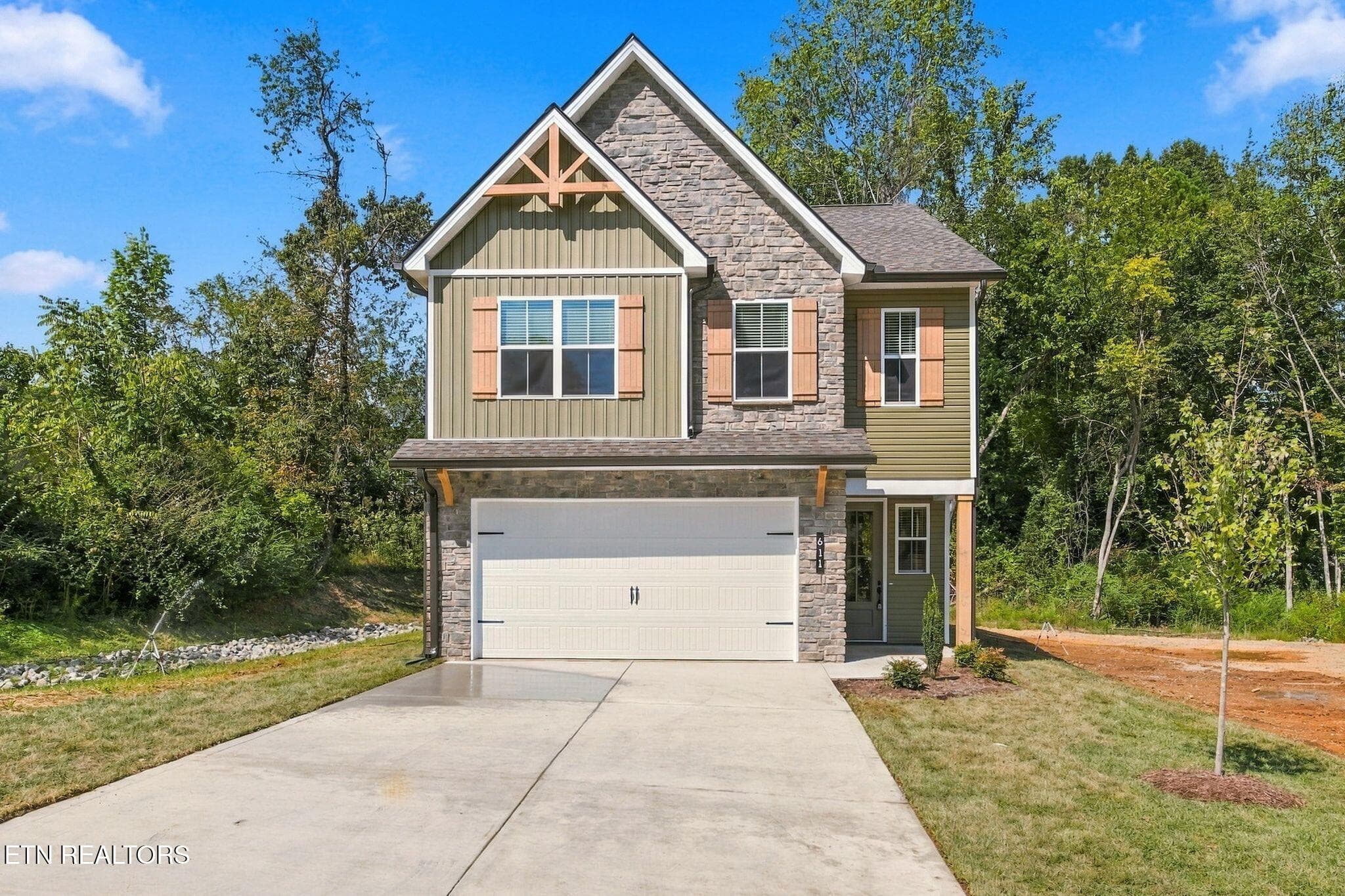 611 8th Avenue, Lenoir City, TN 37771