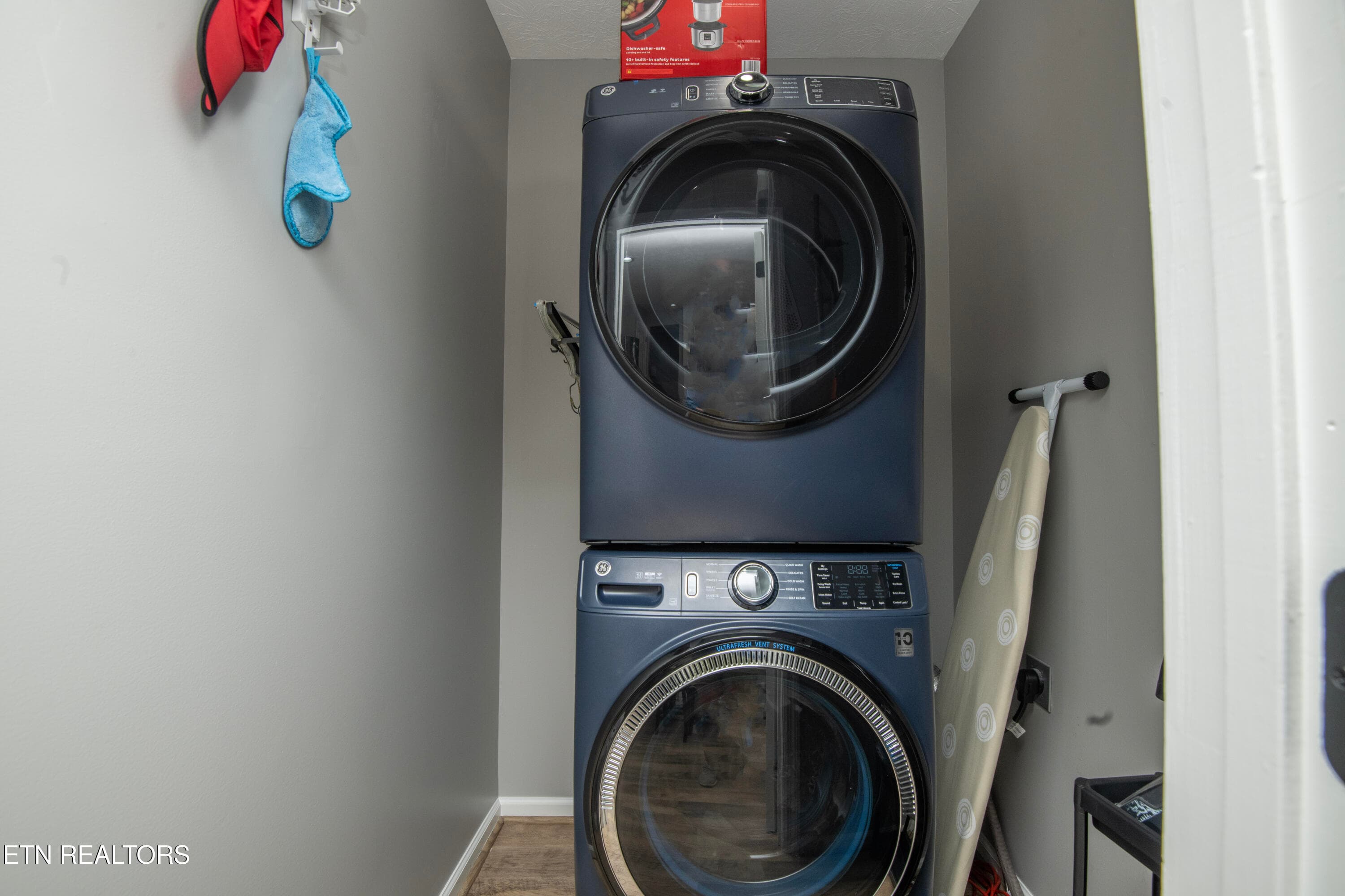 laundry - 11407 Hunters Run Lane, Knoxville, TN 37932, Knoxville