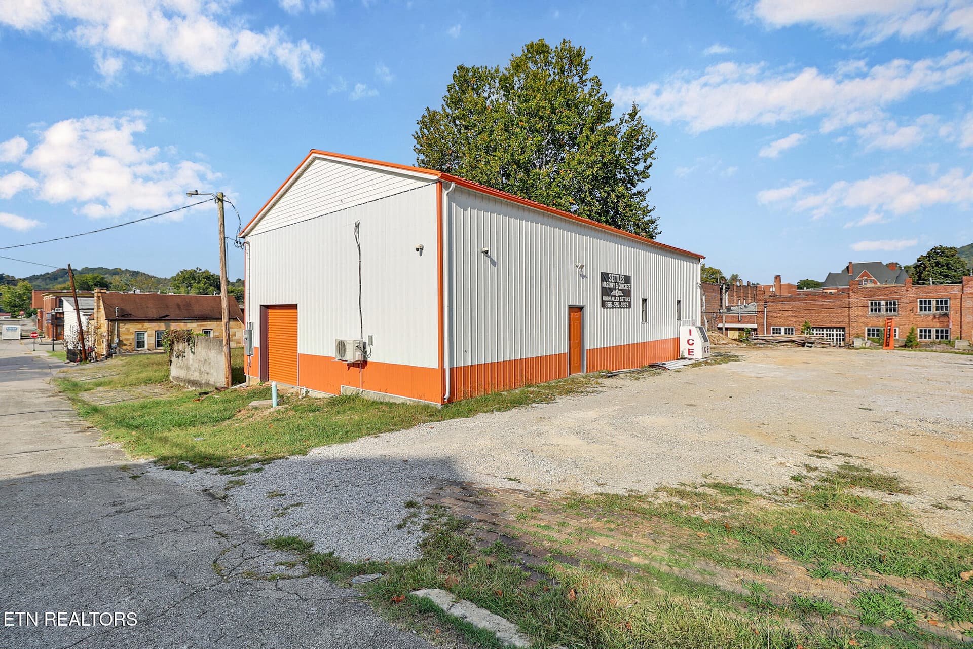 501 Walden Ave, Harriman, TN 37748