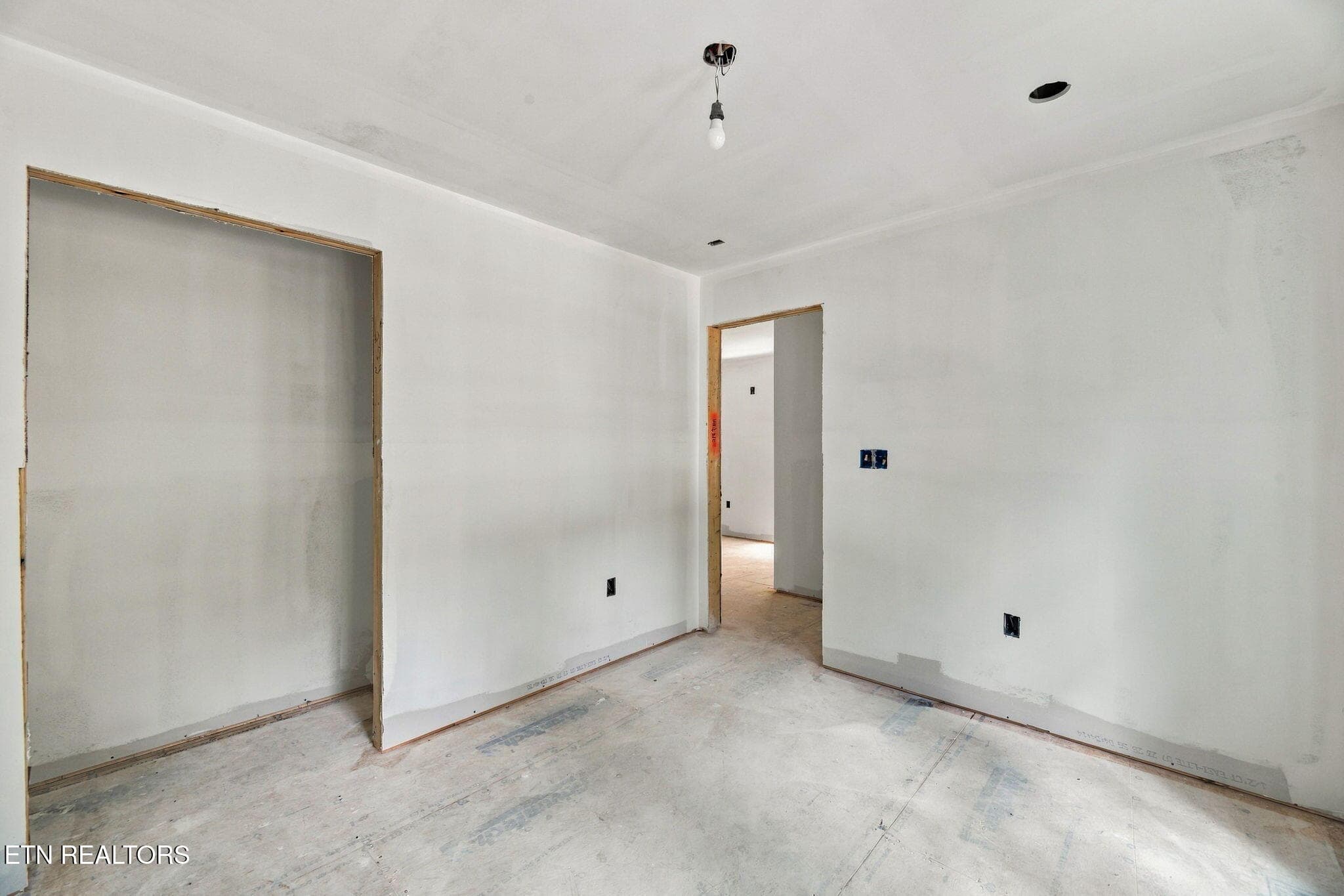 4-web-or-mls-823-Gresham-Rd-Knoxville-TN - 823 Gresham Rd, Knoxville, TN 37918, Knoxville