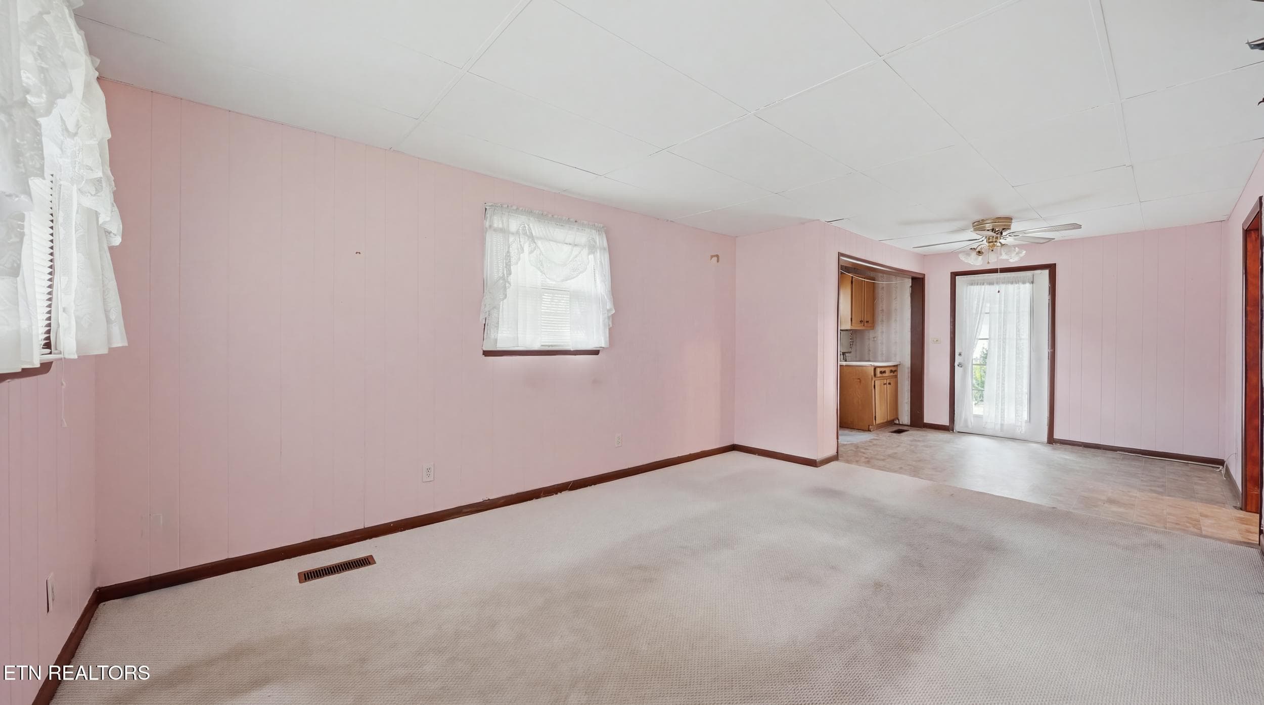 Family Room - 1130 Mcdonald Drive, Chattanooga, TN 37421, Chattanooga