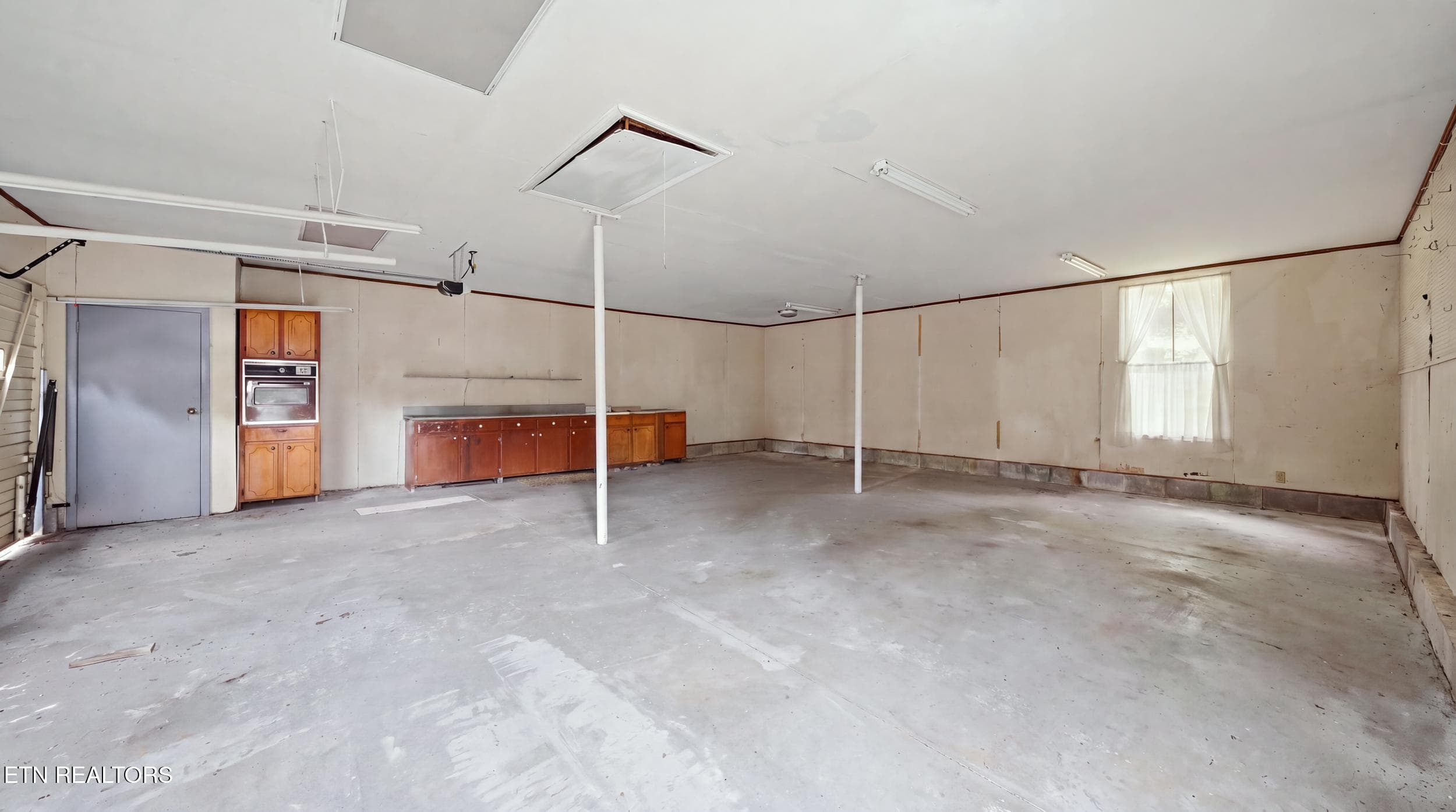 2 Car Garage - 1130 Mcdonald Drive, Chattanooga, TN 37421, Chattanooga