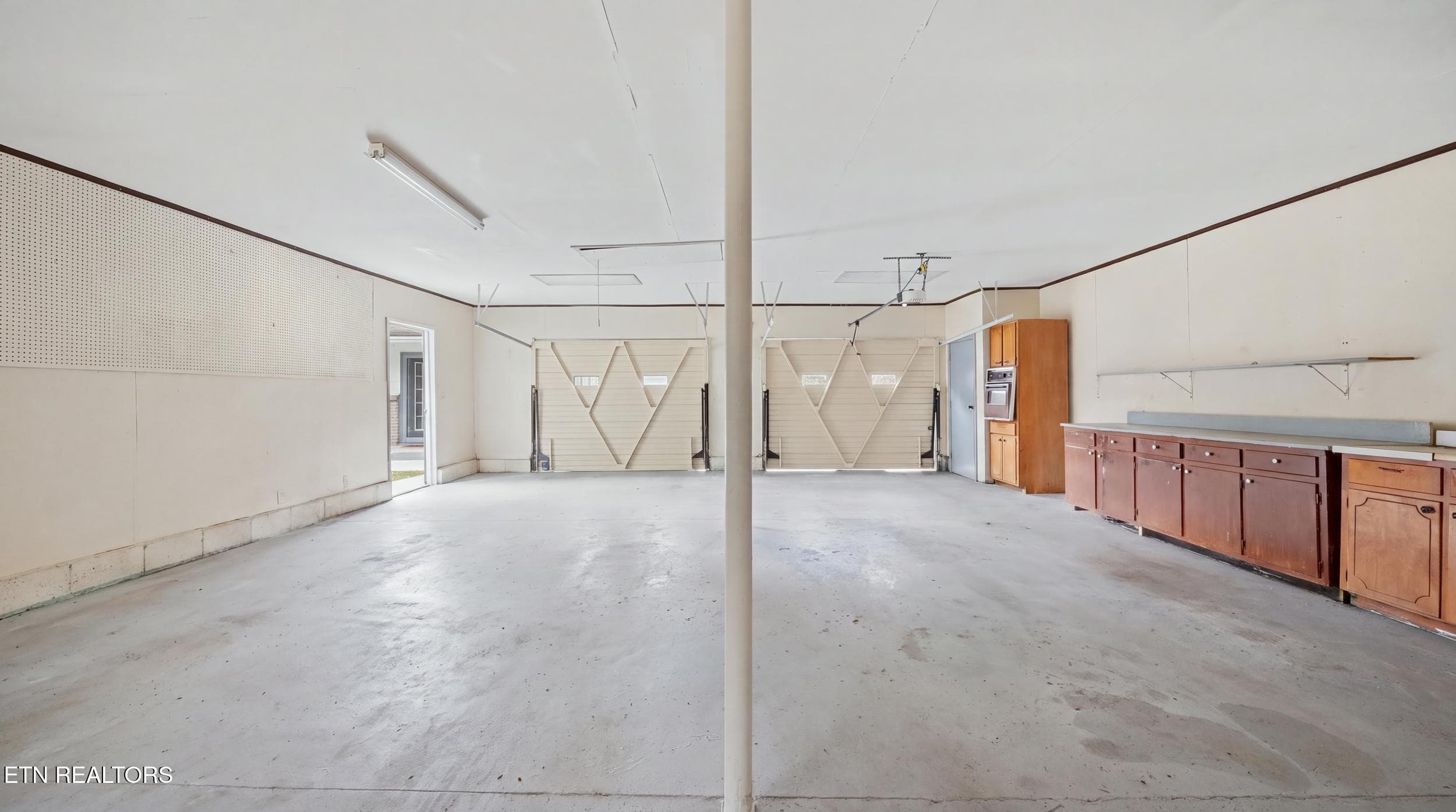 2 Car Garage - 1130 Mcdonald Drive, Chattanooga, TN 37421, Chattanooga