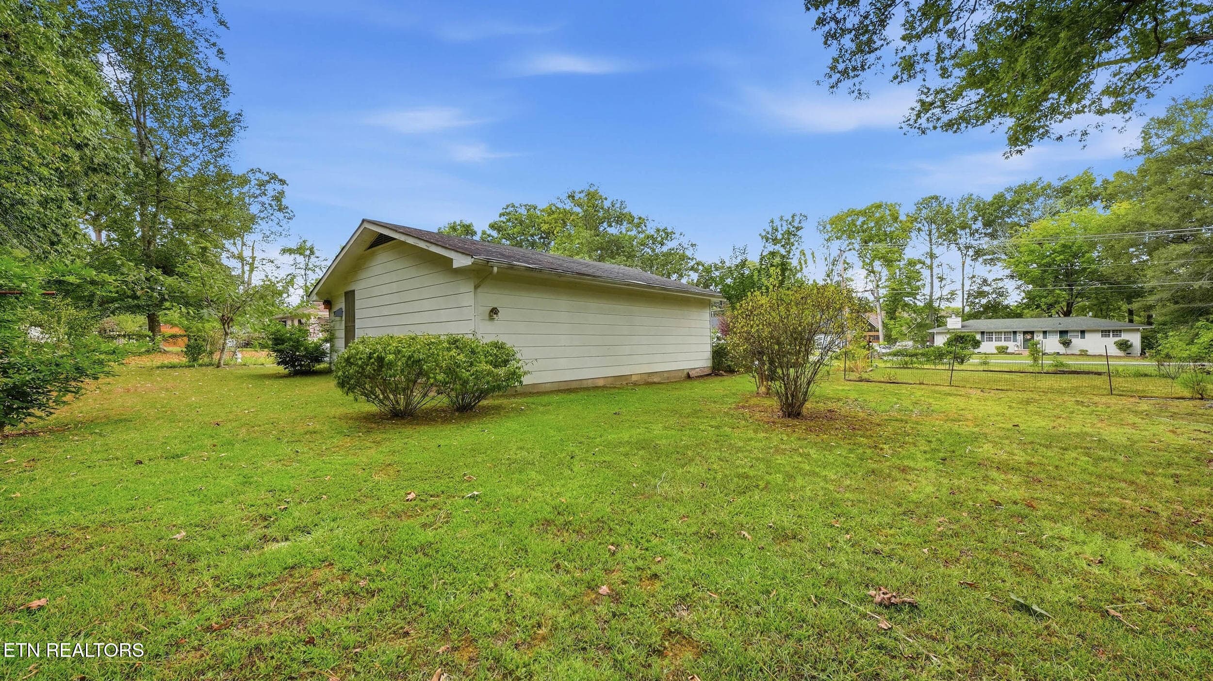 Side Yard - 1130 Mcdonald Drive, Chattanooga, TN 37421, Chattanooga