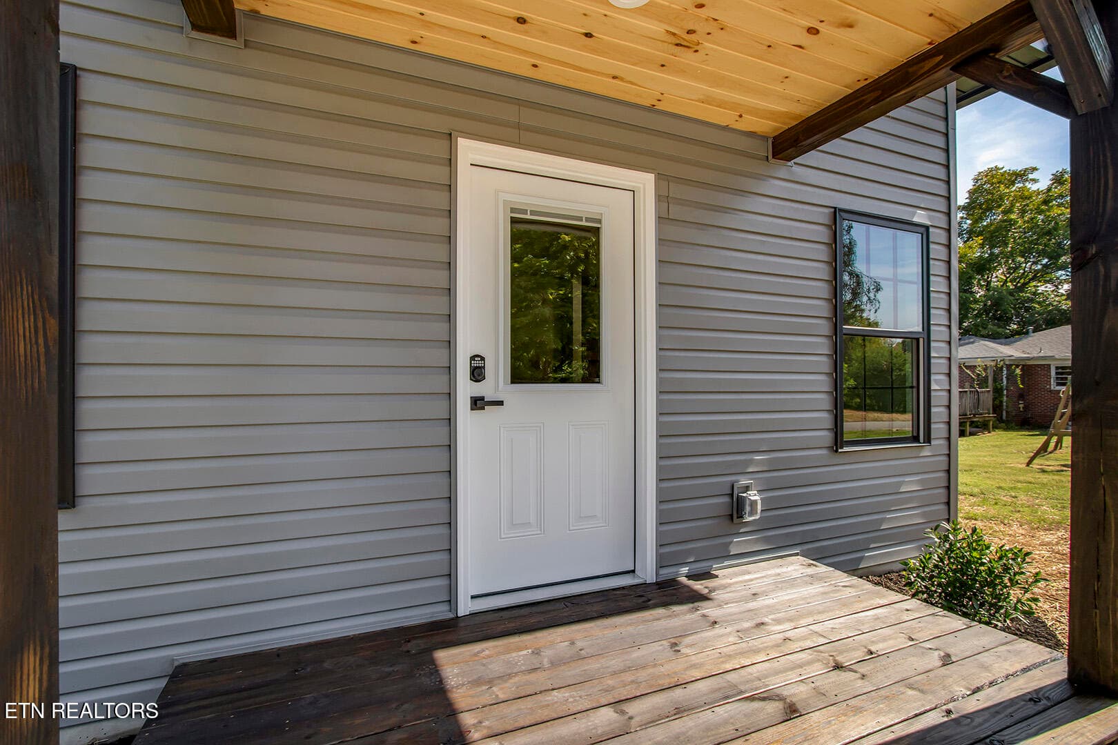 04_IllinoisAvenue_809_FrontPorch - 809 Illinois Ave, Etowah, TN 37331