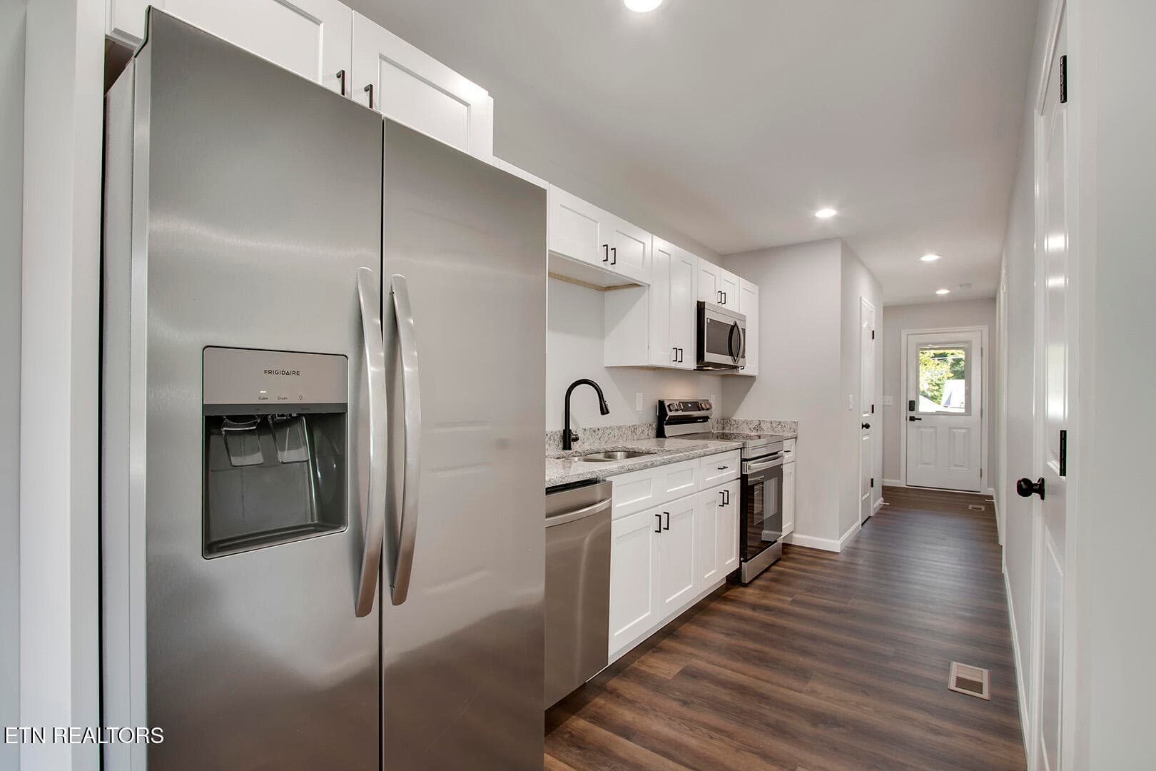 10_IllinoisAvenue_809_Kitchen01 - 809 Illinois Ave, Etowah, TN 37331