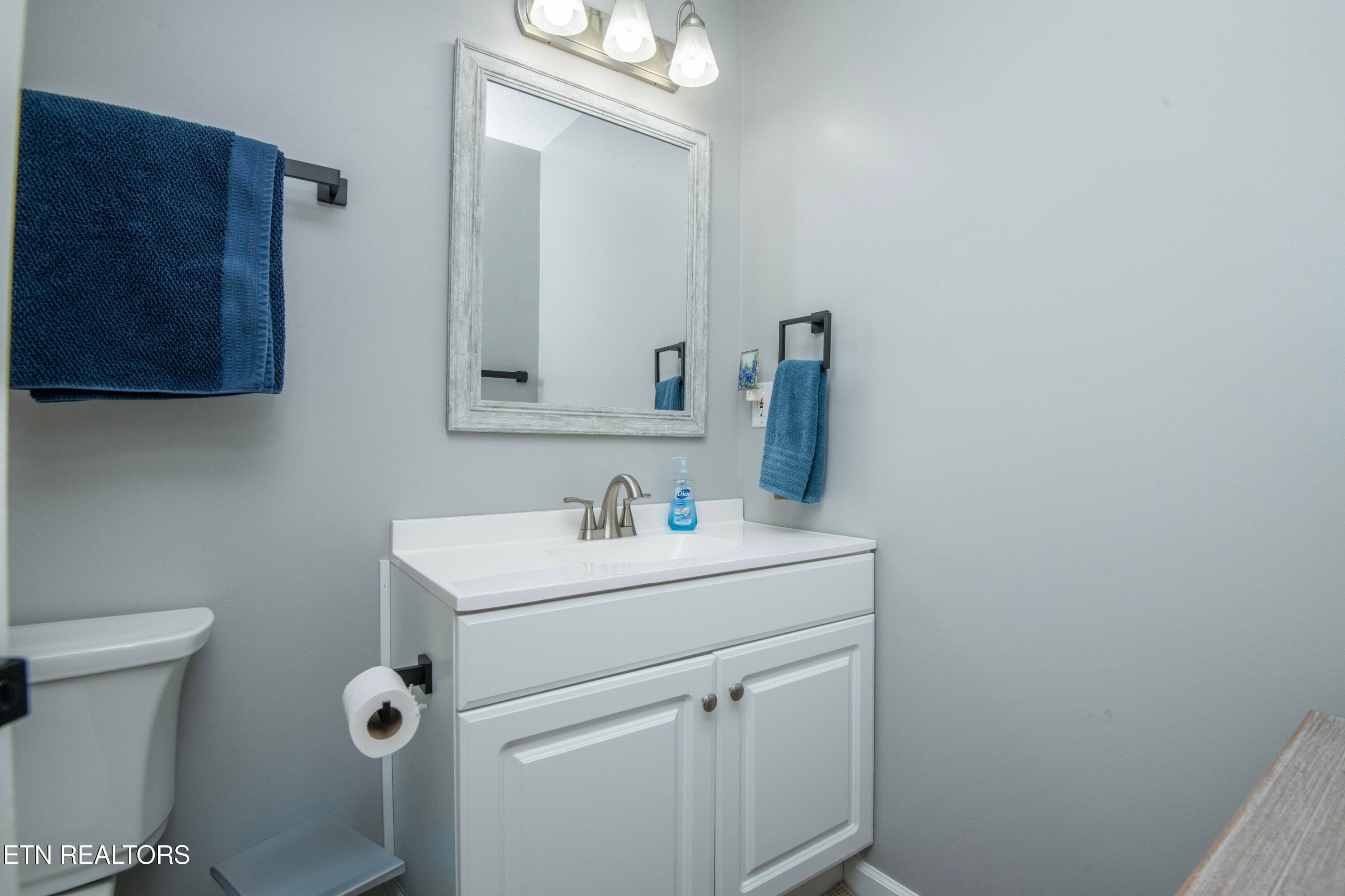 secondbath 1 - 11407 Hunters Run Lane, Knoxville, TN 37932, Knoxville