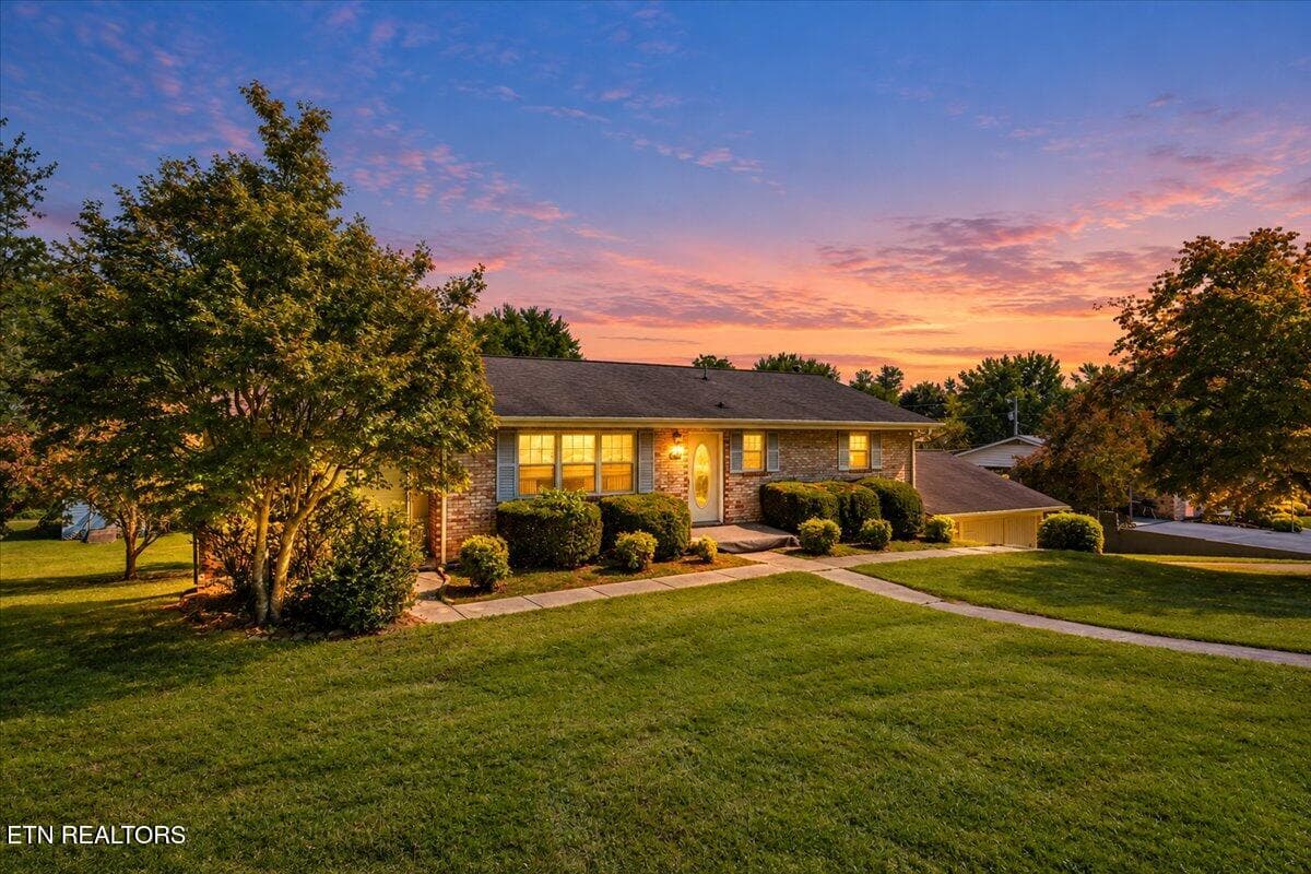 Welcome Home - 166 Scenic Drive, Jacksboro, TN 37757, Jacksboro