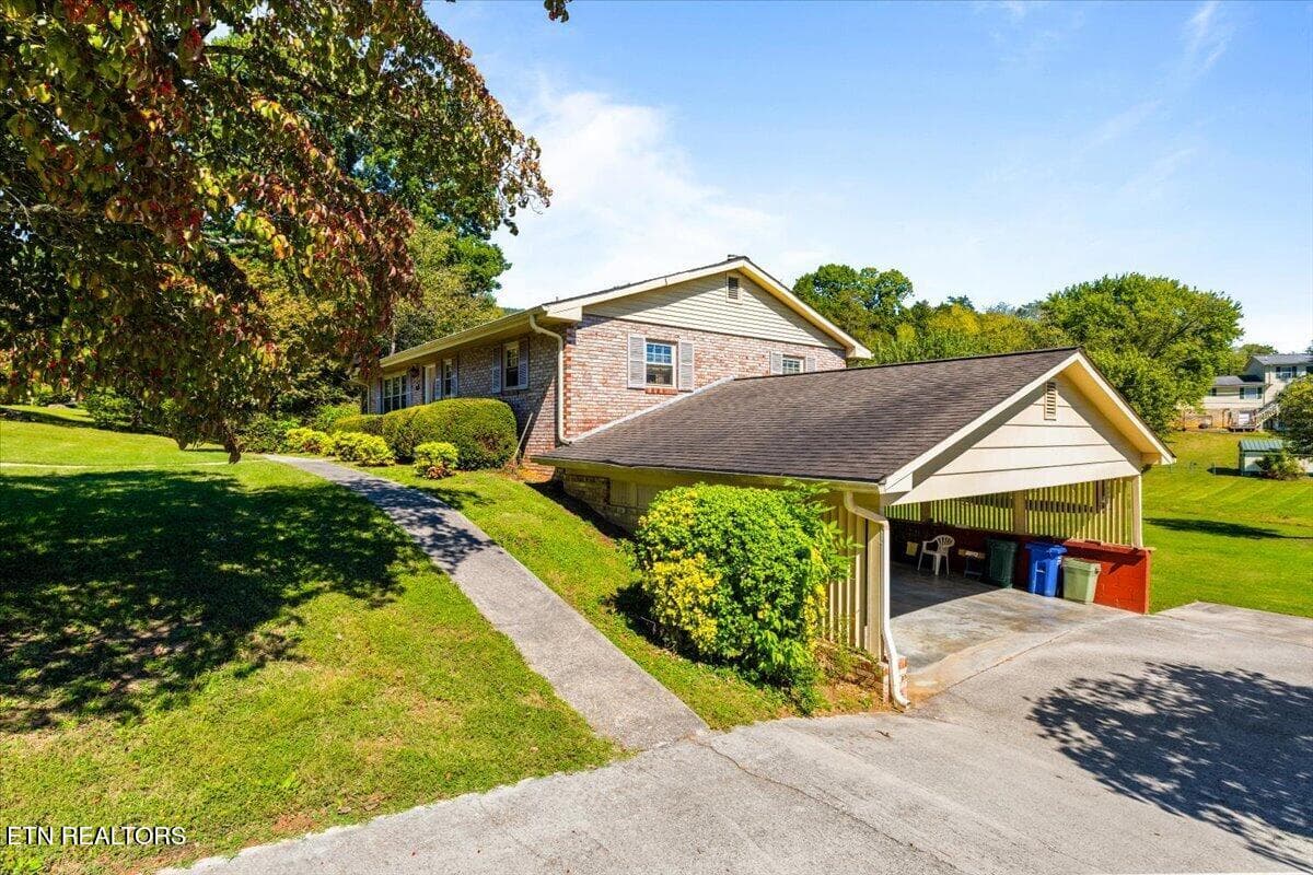 CArport - 166 Scenic Drive, Jacksboro, TN 37757, Jacksboro