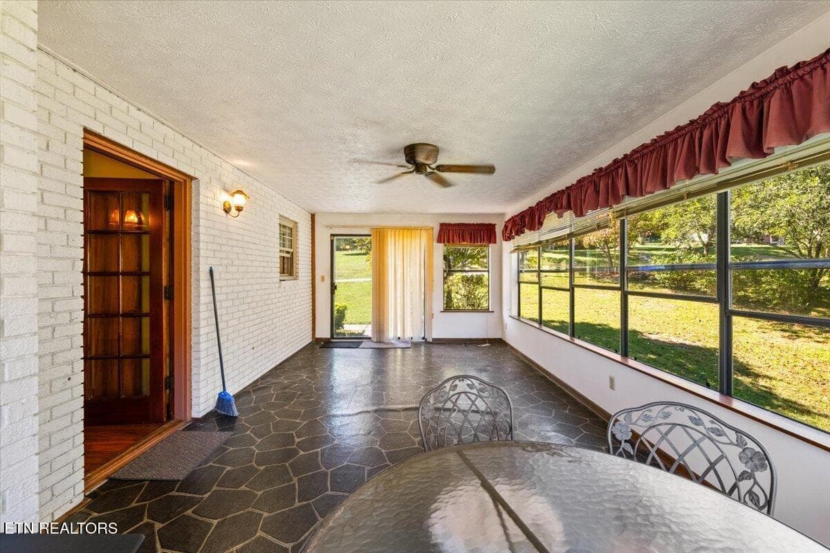 Sunroom - 166 Scenic Drive, Jacksboro, TN 37757, Jacksboro