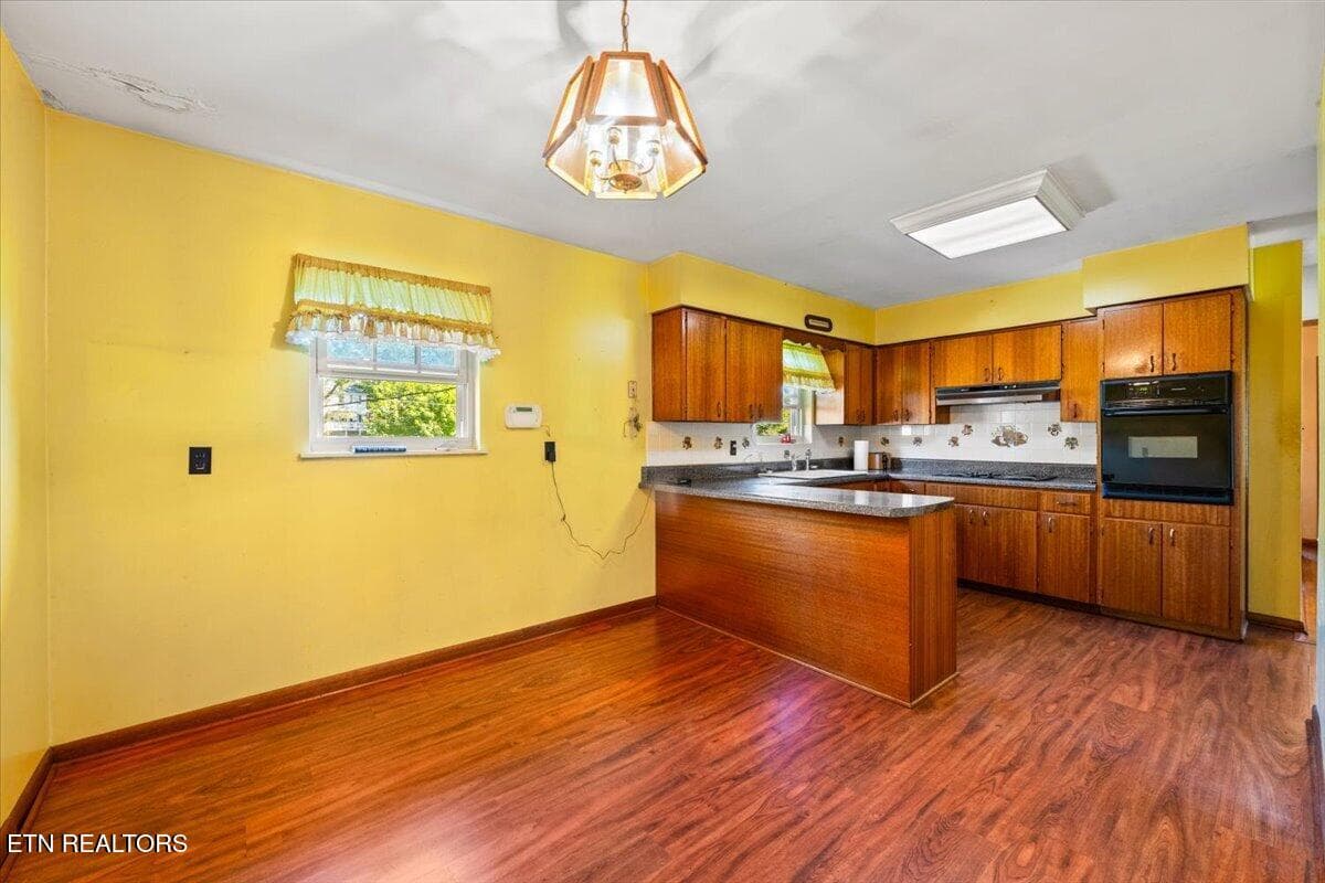 Dining - 166 Scenic Drive, Jacksboro, TN 37757, Jacksboro