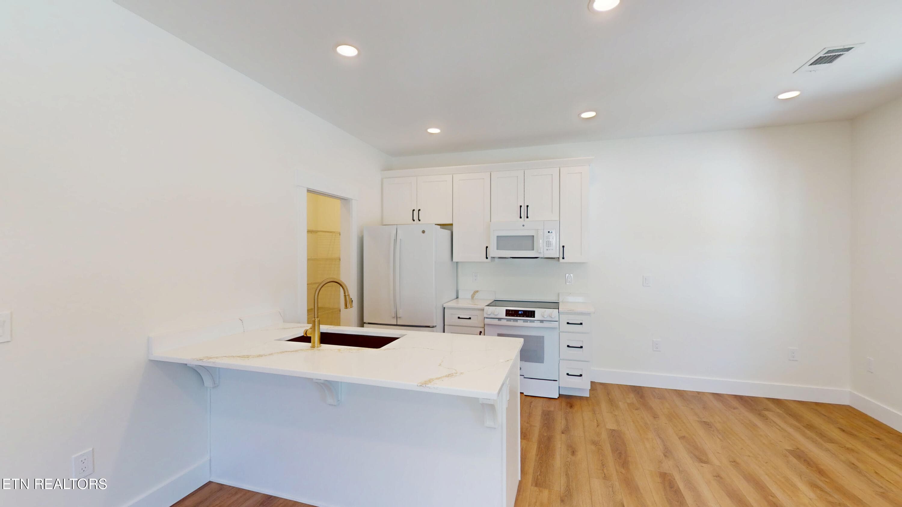 6-Kitchen 1 - 166 College St, Dayton, TN 37321, Dayton