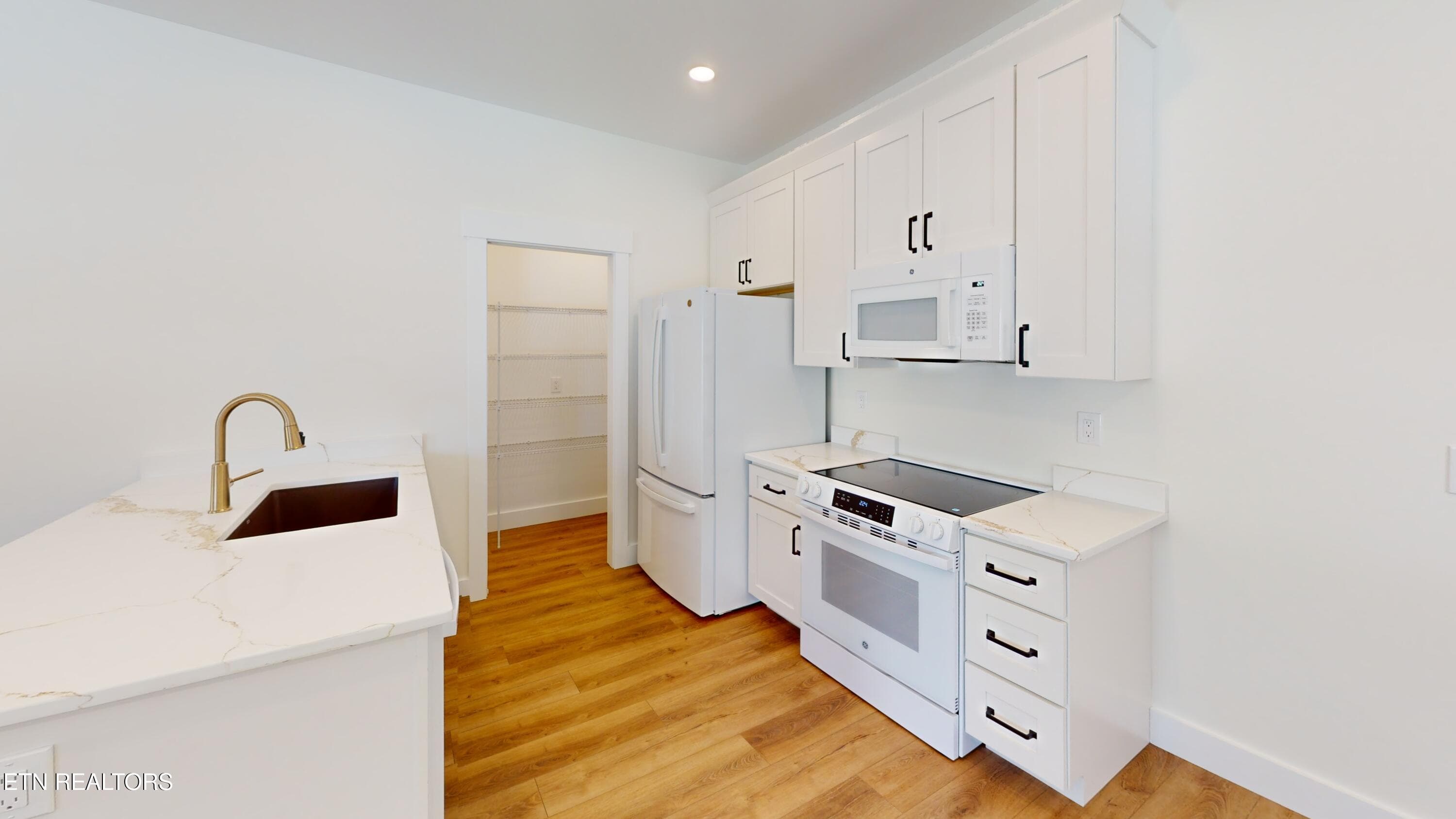 7-Kitchen 1.5 - 166 College St, Dayton, TN 37321, Dayton