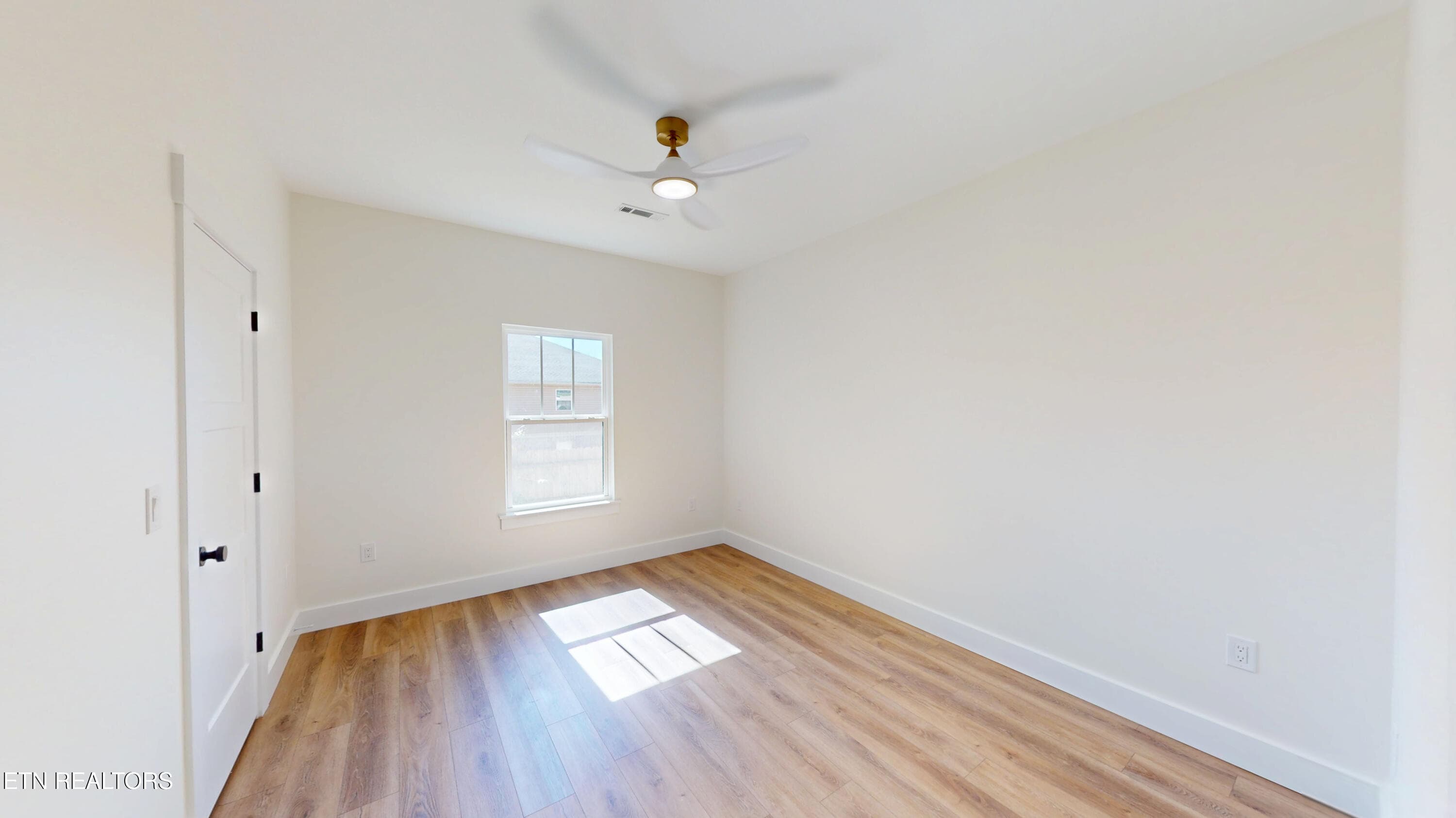 16-Bedroom 1 - 166 College St, Dayton, TN 37321, Dayton