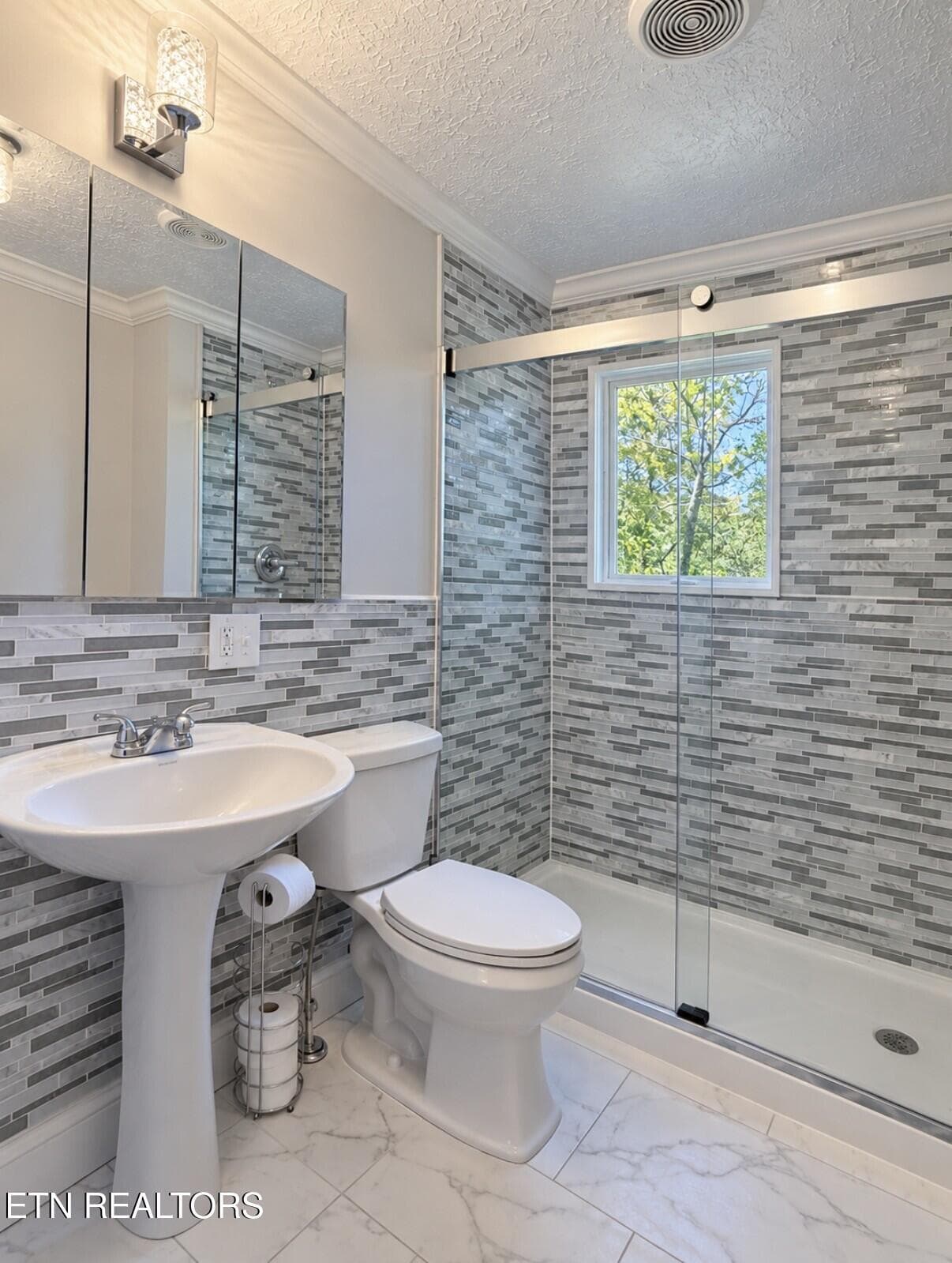 19_Bathroom - 251 Last LZ Lane, Speedwell, TN 37870, Speedwell