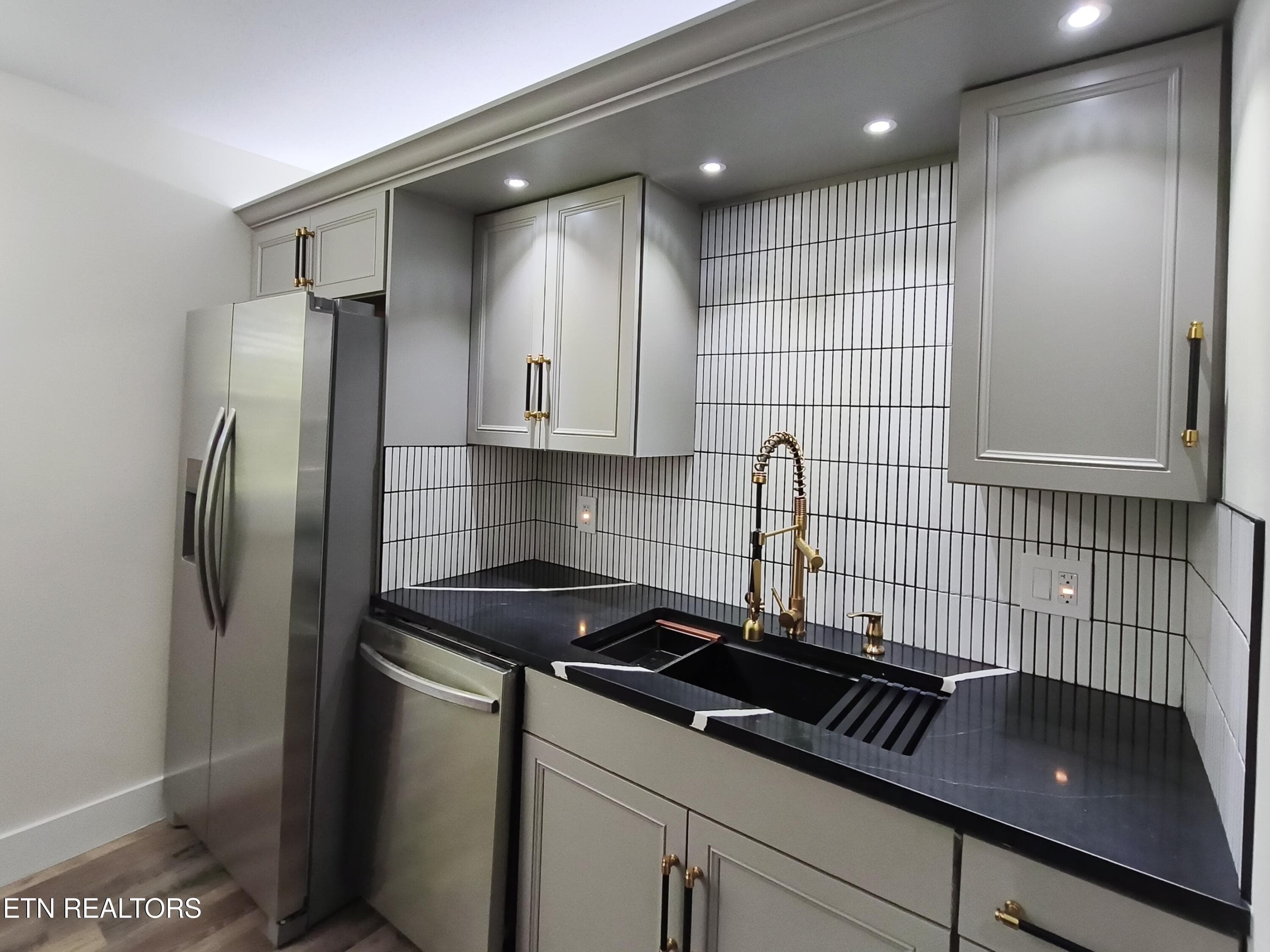 06_Kitchen_Appliances_CLEAN - 5819 Wilkerson Rd, Knoxville, TN 37912, Knoxville
