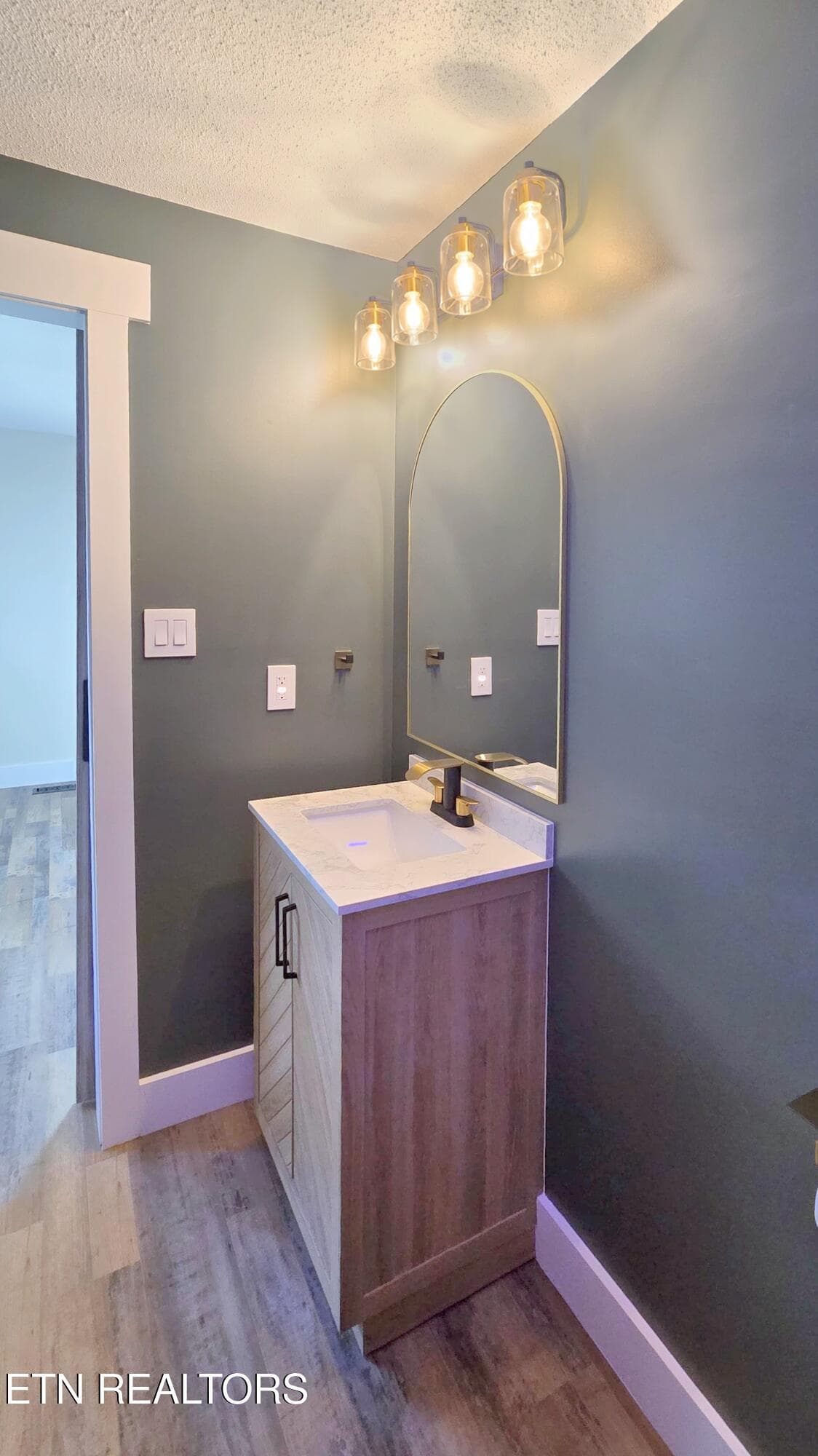 09_Primary_Bath_Vanity - 5819 Wilkerson Rd, Knoxville, TN 37912, Knoxville