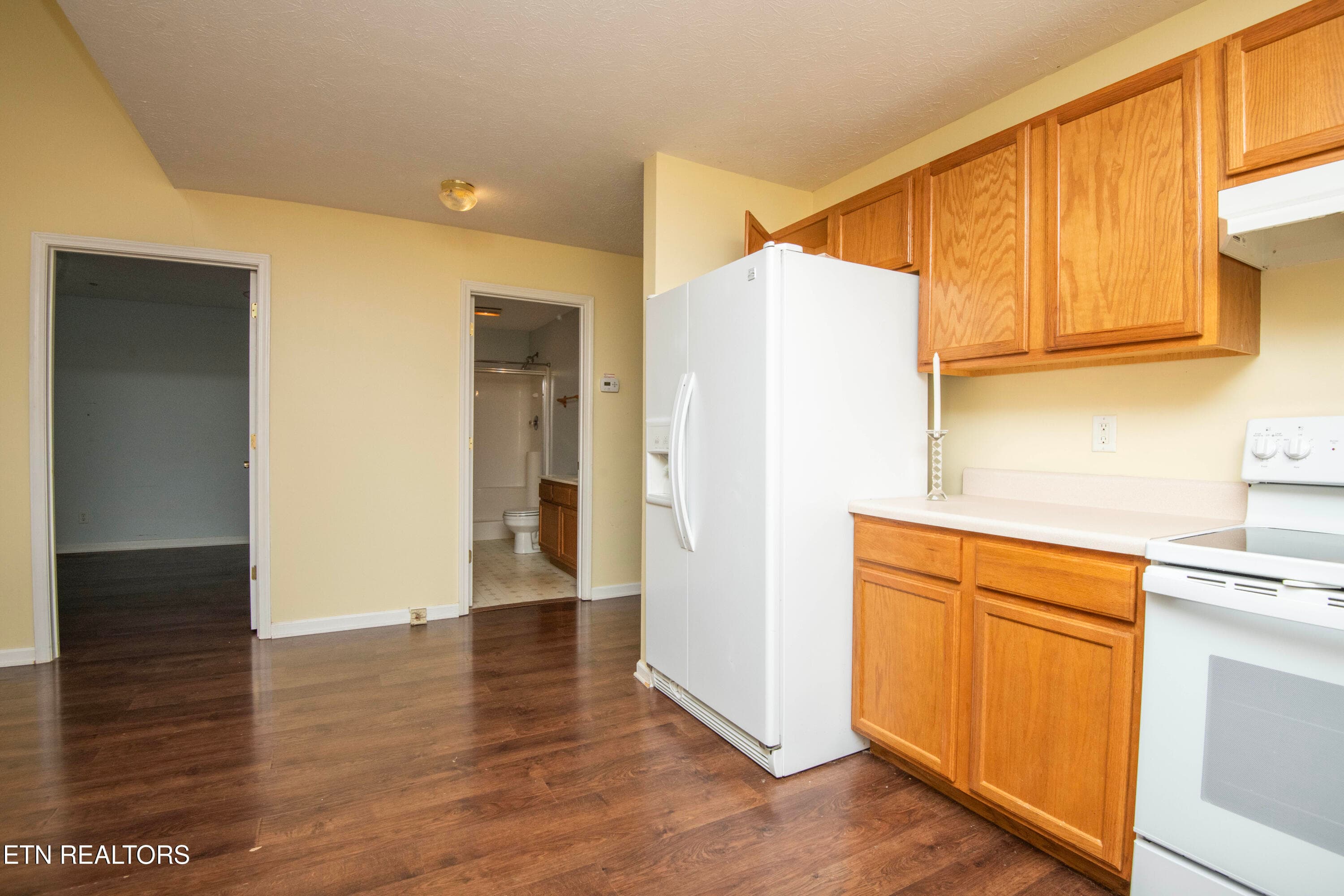 kitchen 1 - 4022 Darwin Way, Knoxville, TN 37918, Knoxville