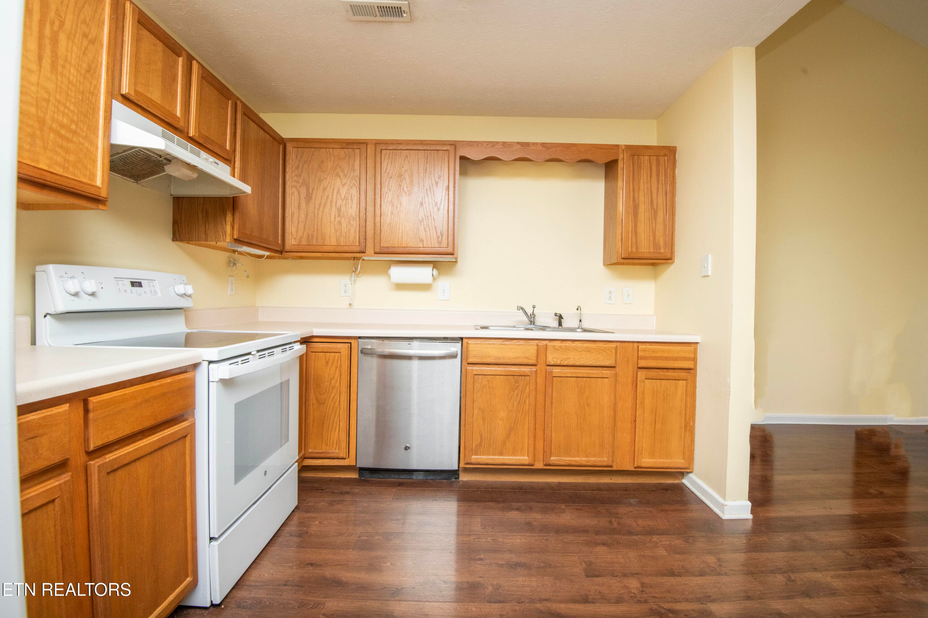kitchen 2 - 4022 Darwin Way, Knoxville, TN 37918, Knoxville