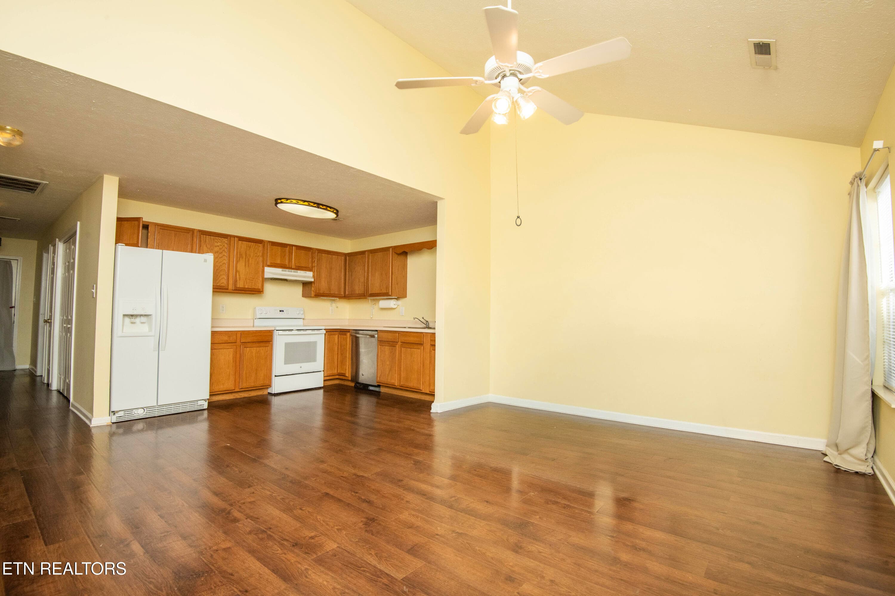 living 3 - 4022 Darwin Way, Knoxville, TN 37918, Knoxville