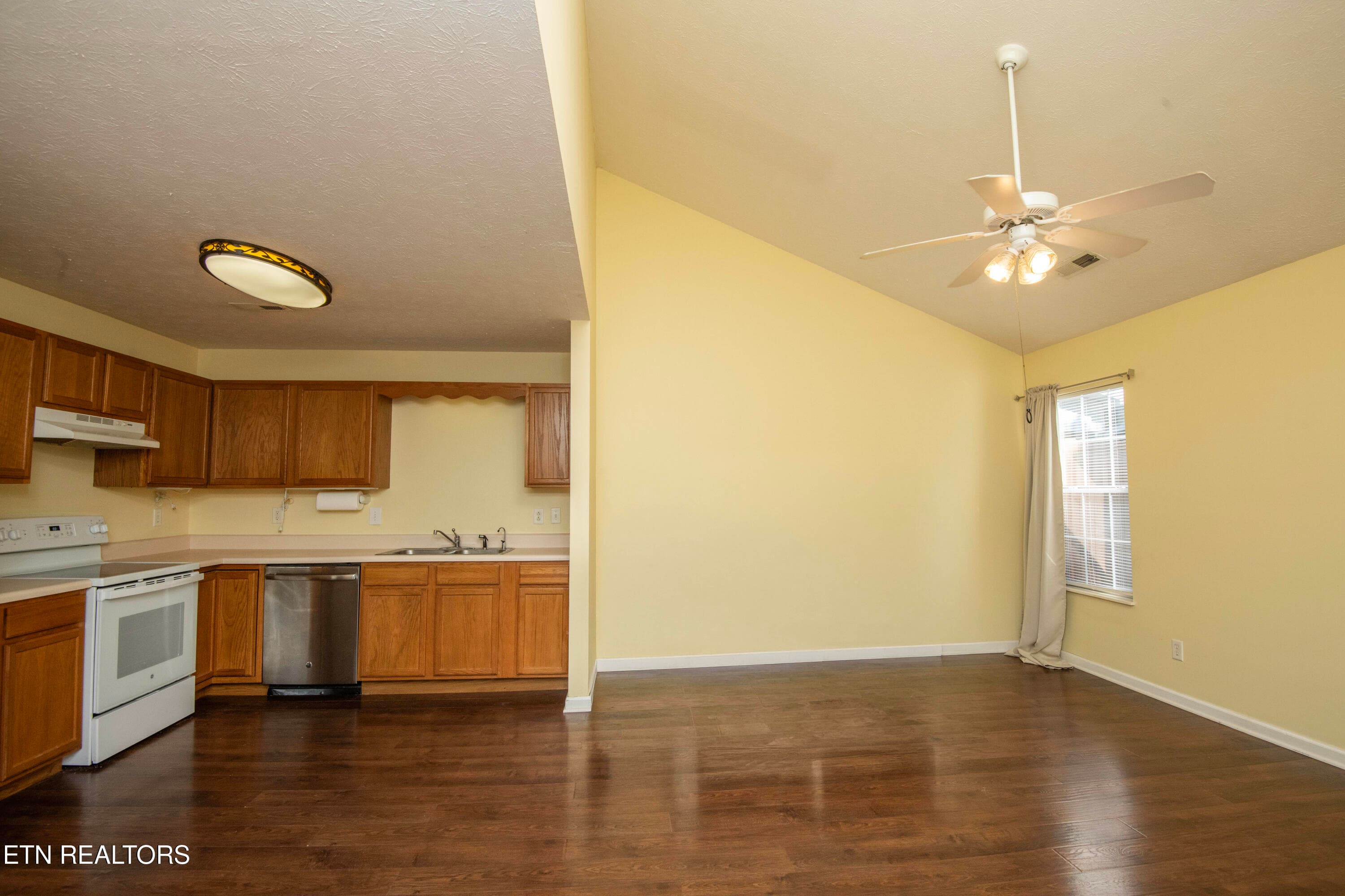 living 5 - 4022 Darwin Way, Knoxville, TN 37918, Knoxville