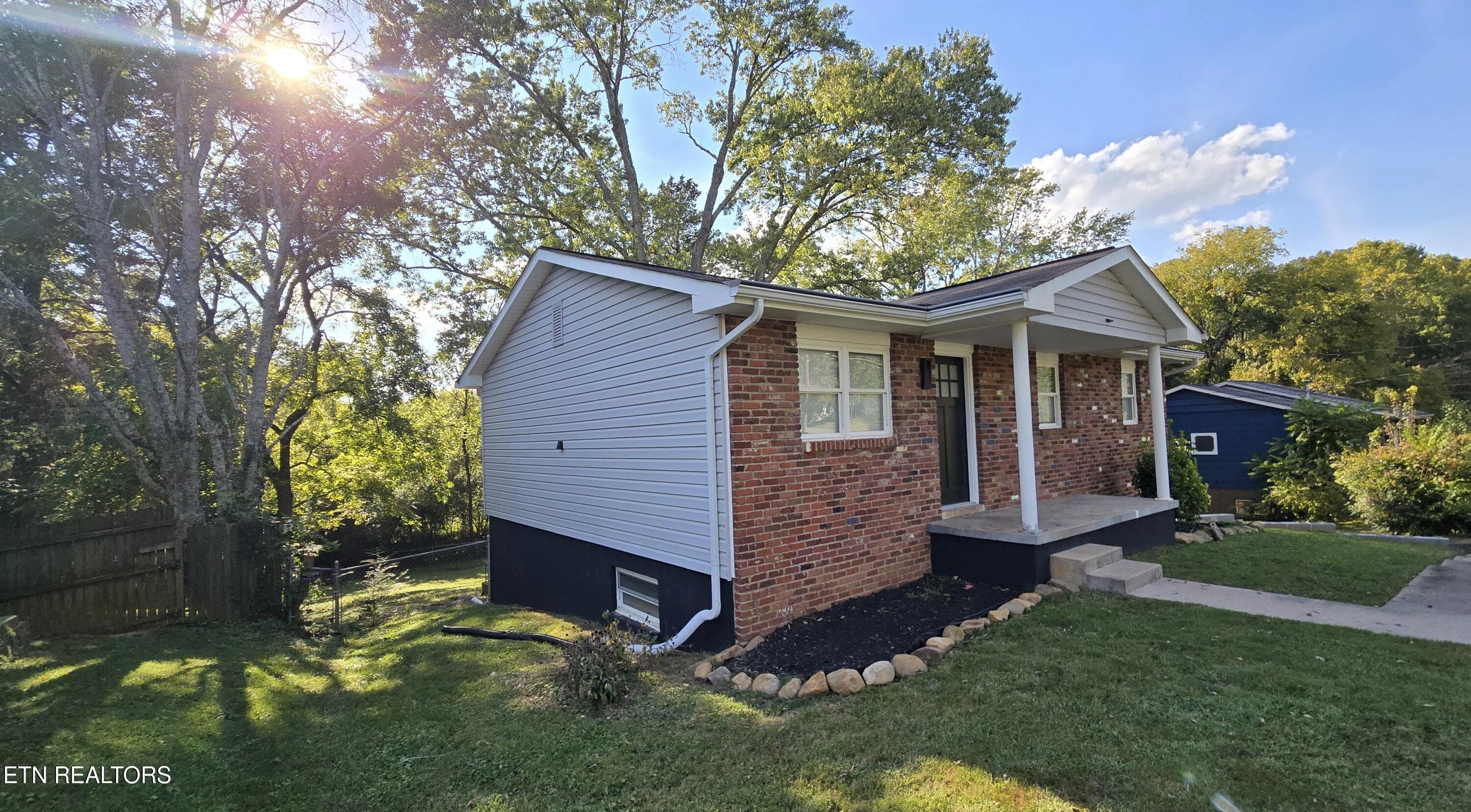 02_Front_Exterior_Corner - 5819 Wilkerson Rd, Knoxville, TN 37912, Knoxville