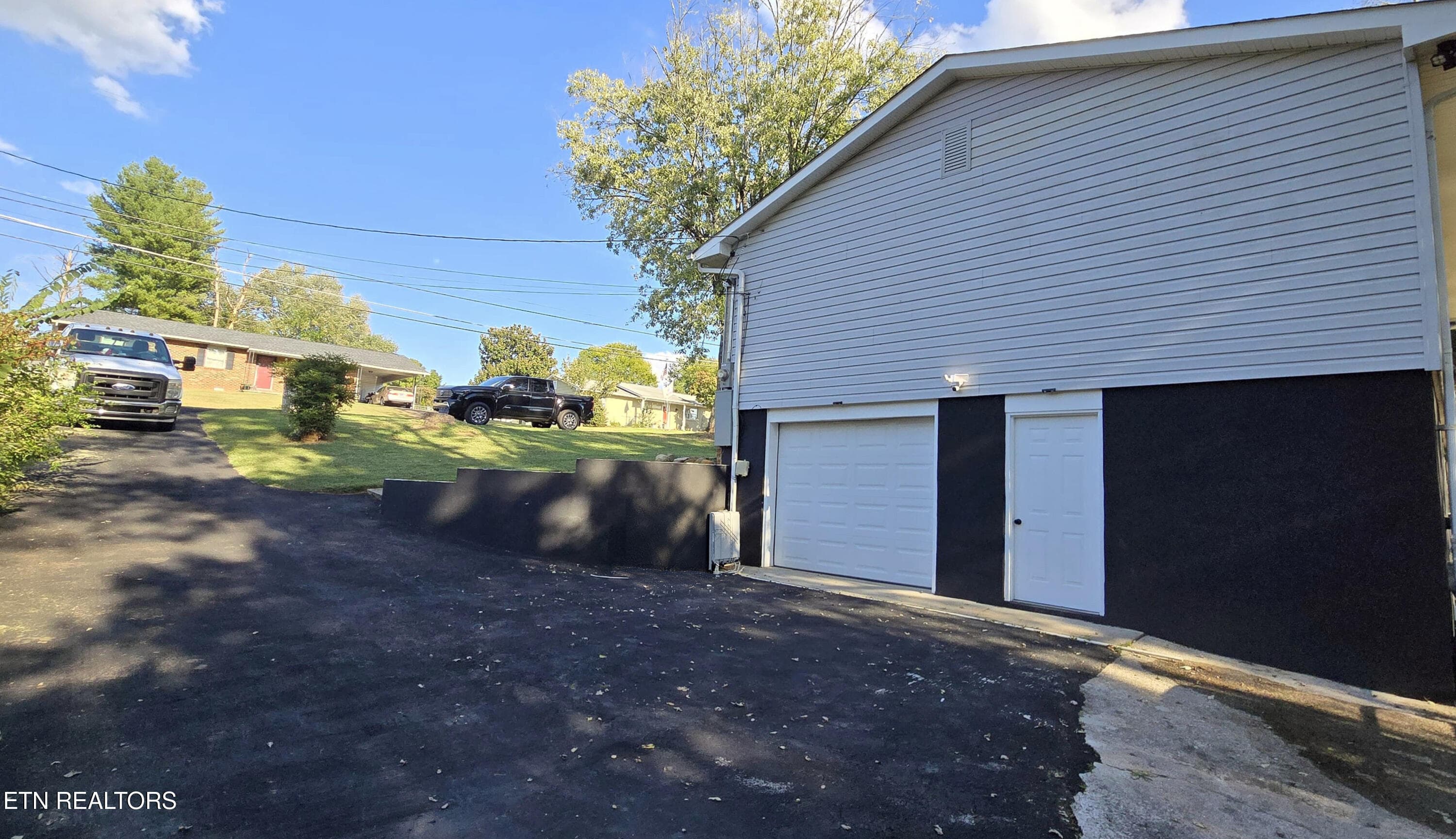 22_Garage_Driveway_CLEAN - 5819 Wilkerson Rd, Knoxville, TN 37912, Knoxville