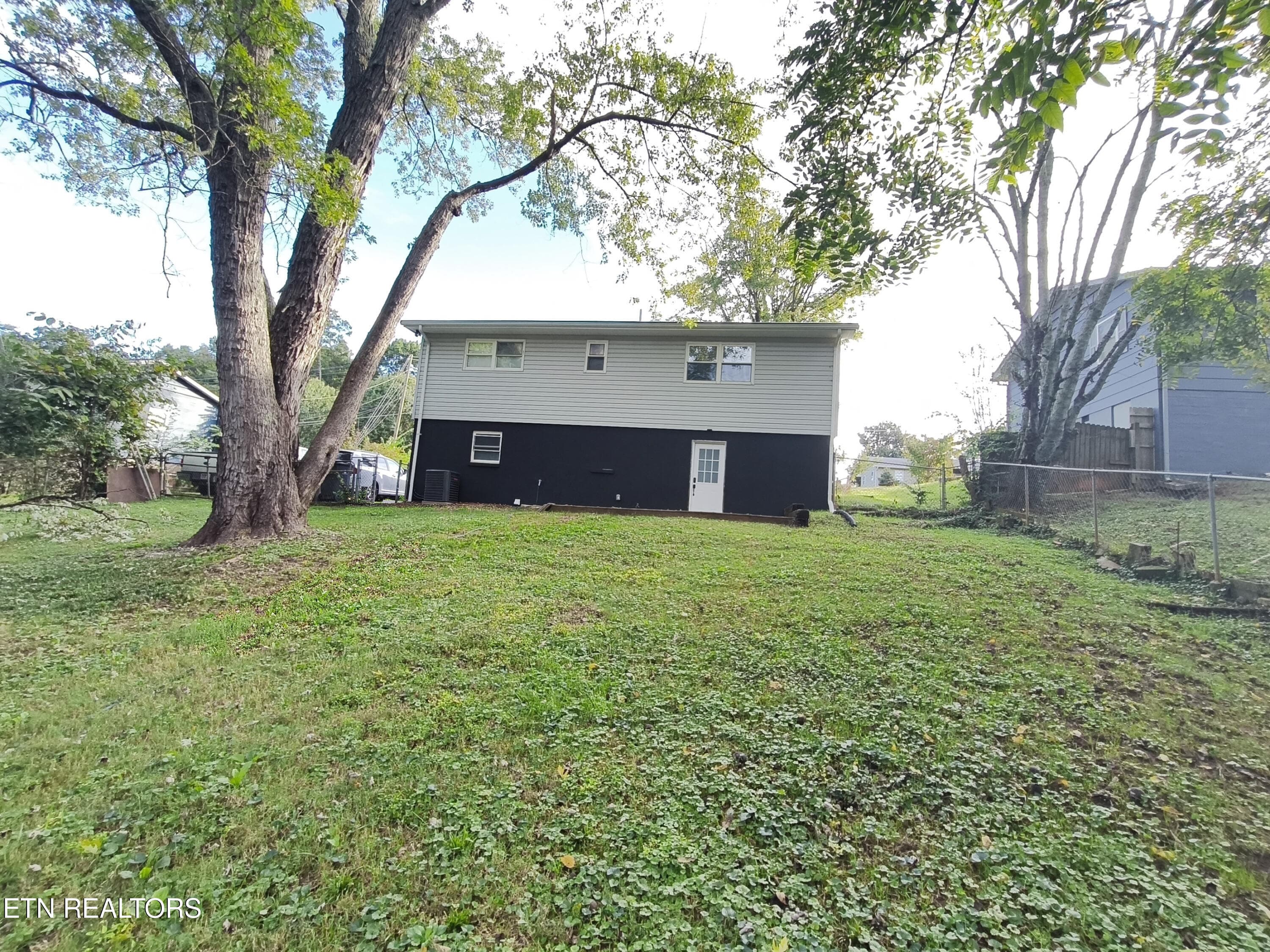 23_Rear_Exterior_CLEAN - 5819 Wilkerson Rd, Knoxville, TN 37912, Knoxville