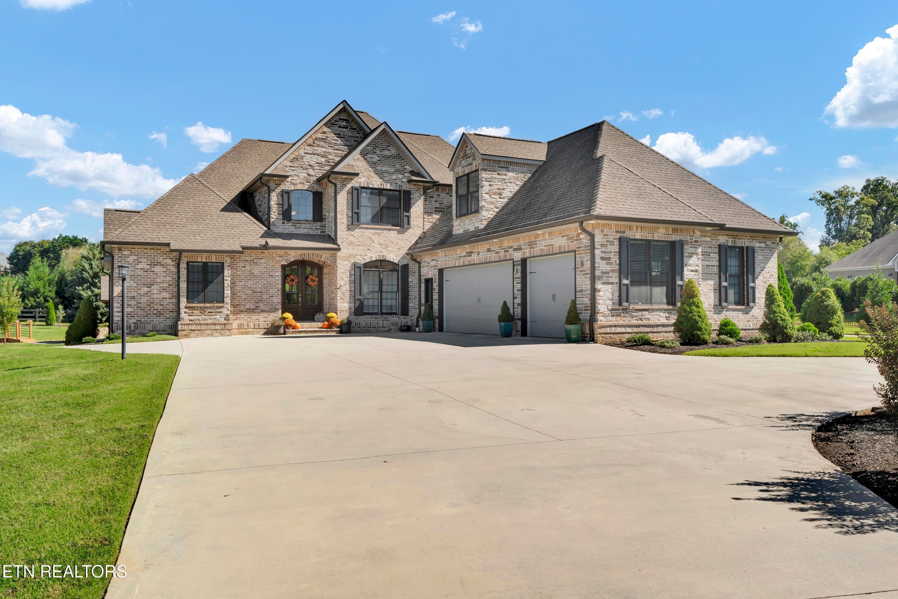 3812 Jackson Bend Drive, Louisville, TN 37777