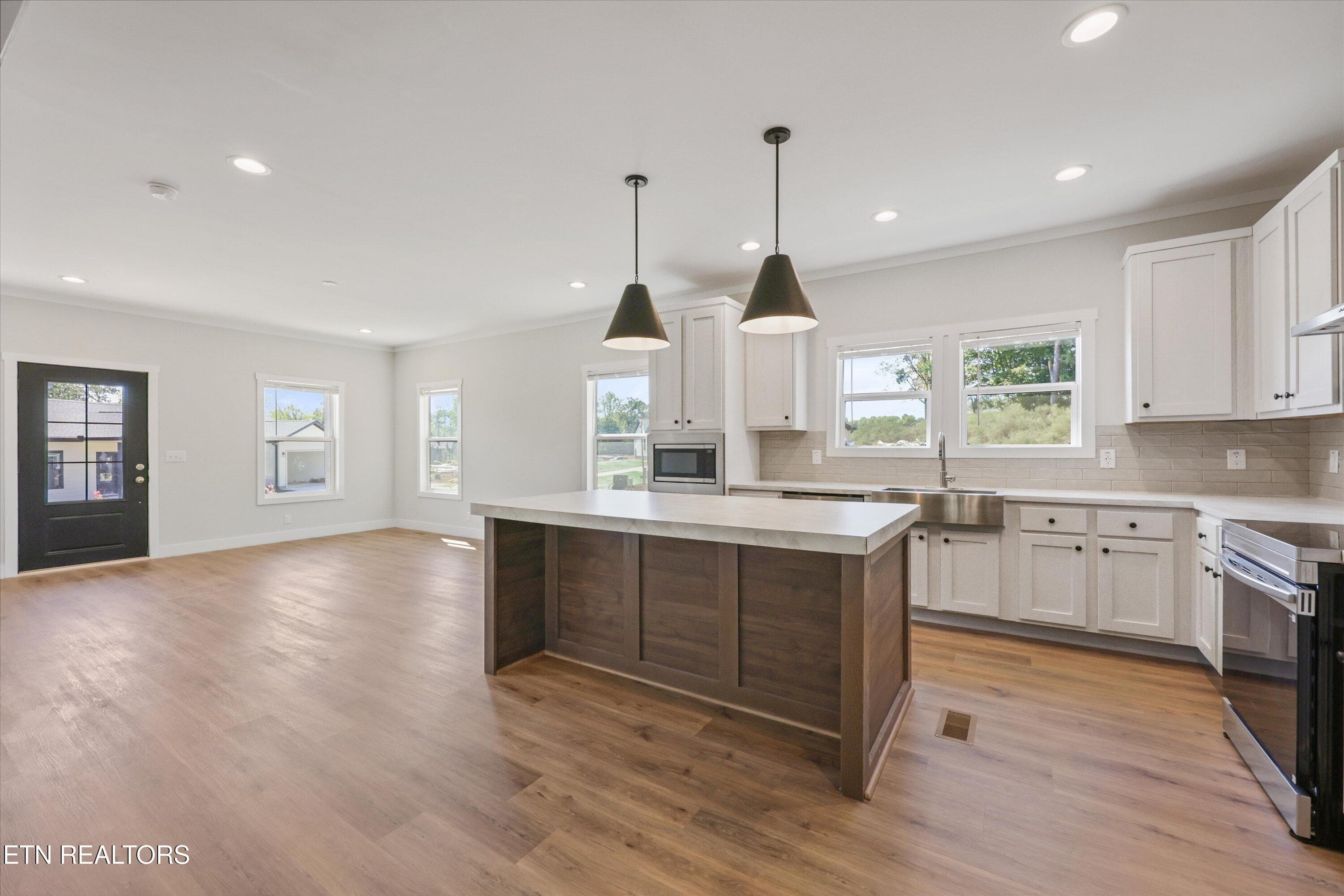 Kitchen - 108 Federal Ferry Circle, Vonore, TN 37885, Vonore