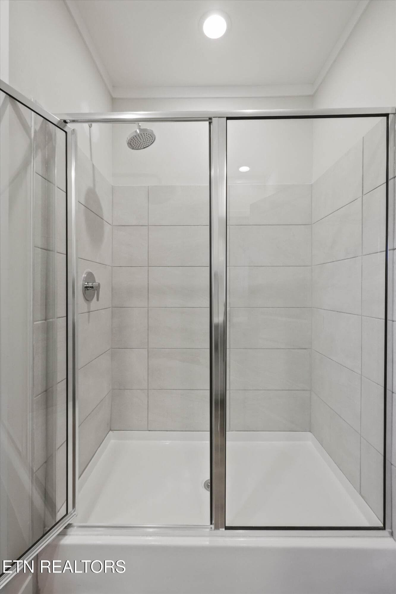 Primary Bathroom - 108 Federal Ferry Circle, Vonore, TN 37885, Vonore