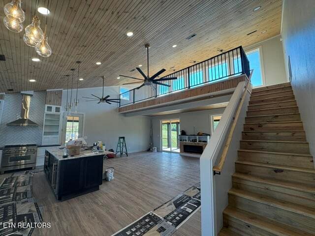 180 CLR stairway grateroom - 180 County Line Rd, Dandridge, TN 37725, Dandridge