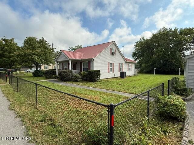 IMG_6125 - 406 4th Ave, Baxter, TN 38544, Baxter