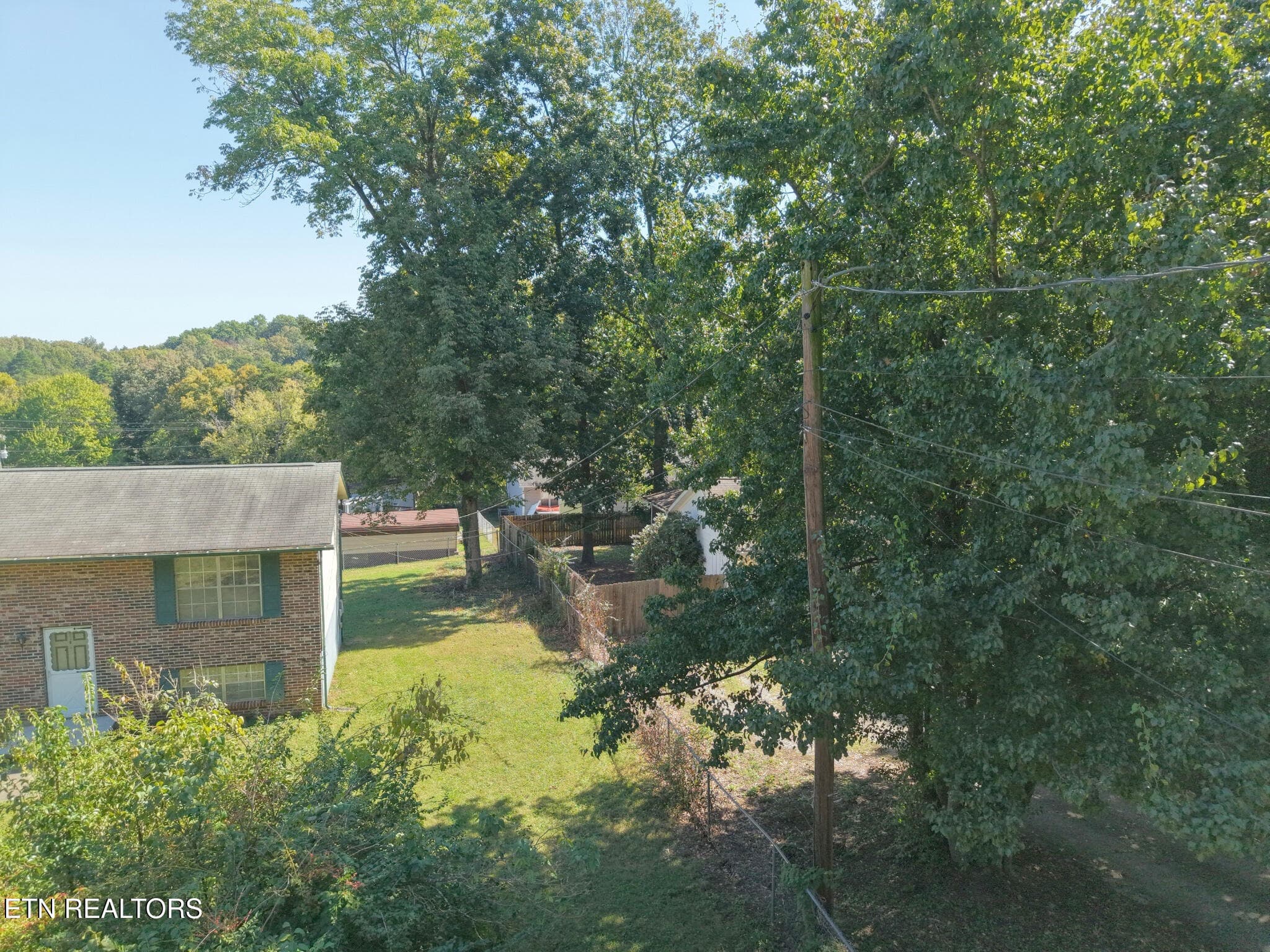 Side yard - 5208 NW BERBERA Drive, Knoxville, TN 37921, Knoxville