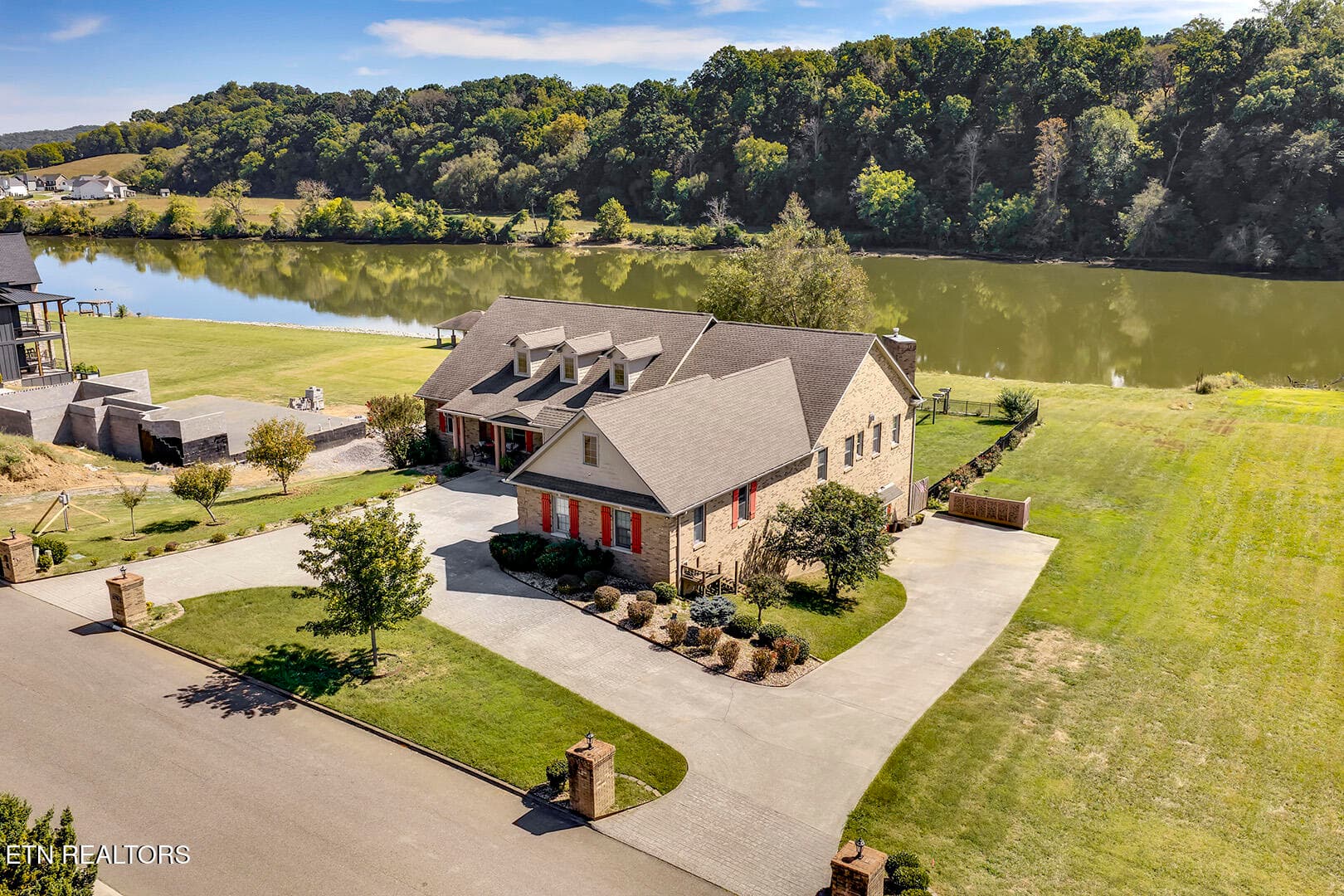 03_RiverIslandBoulevard_2760_FrontRightE - 2760 River Island Blvd, Kodak, TN 37764, Kodak